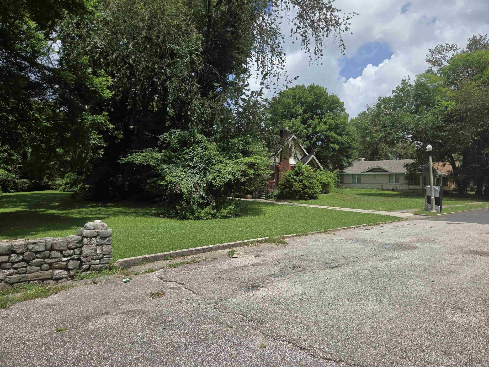 1816 WAVERLY AVE