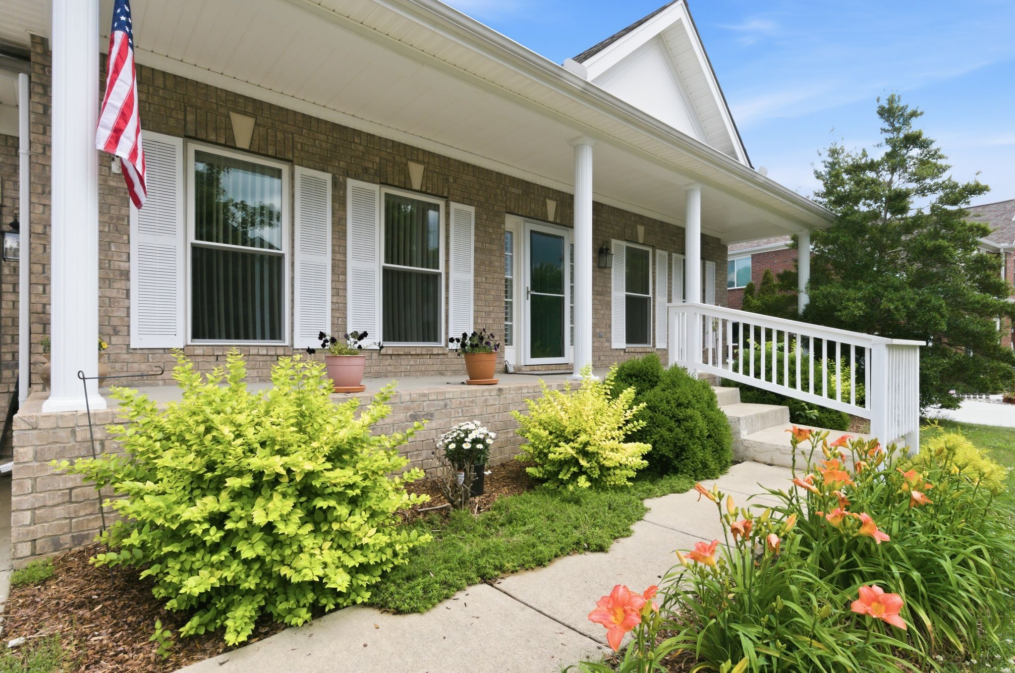 917 Falling Water Ct