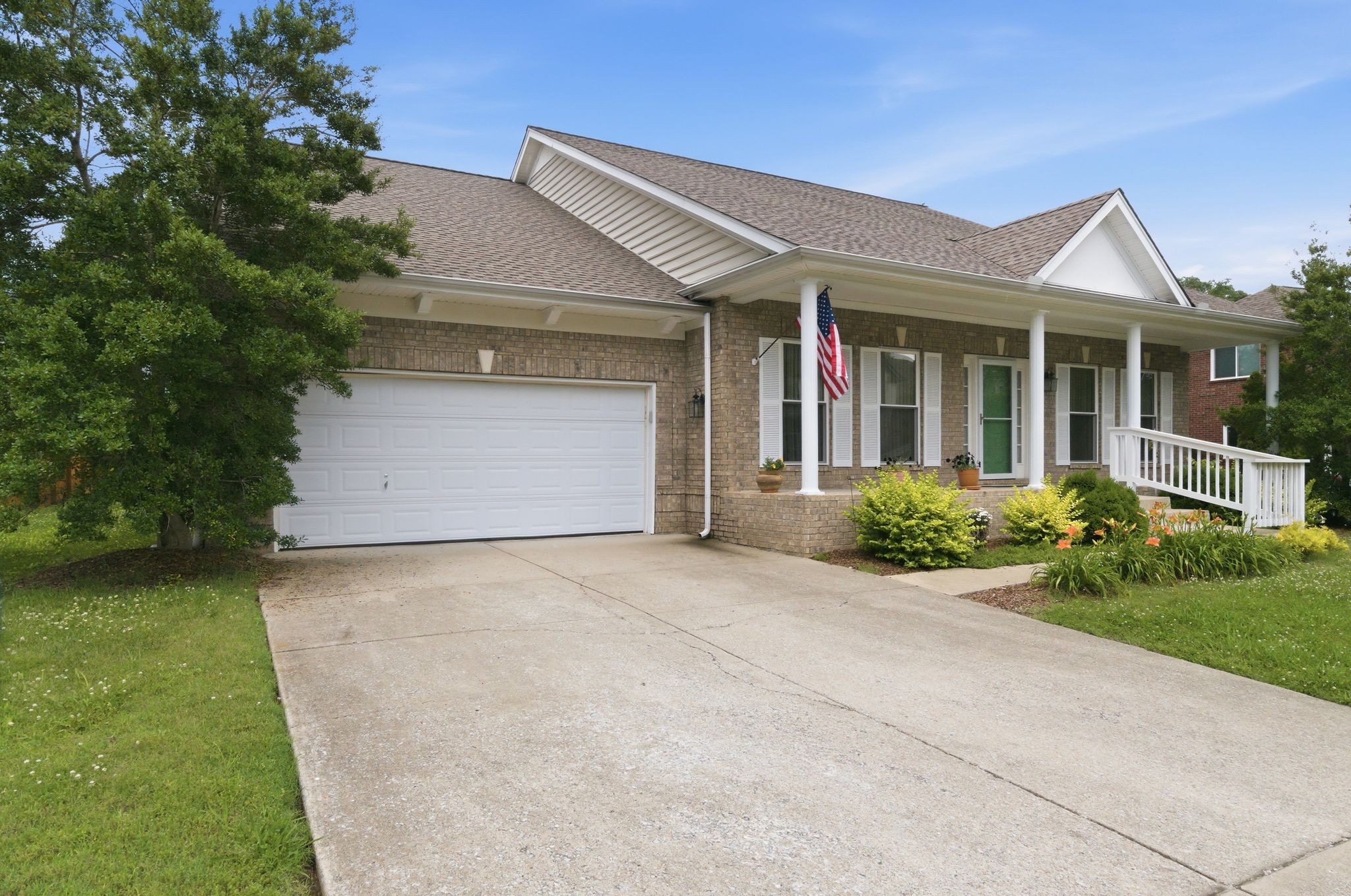 917 Falling Water Ct
