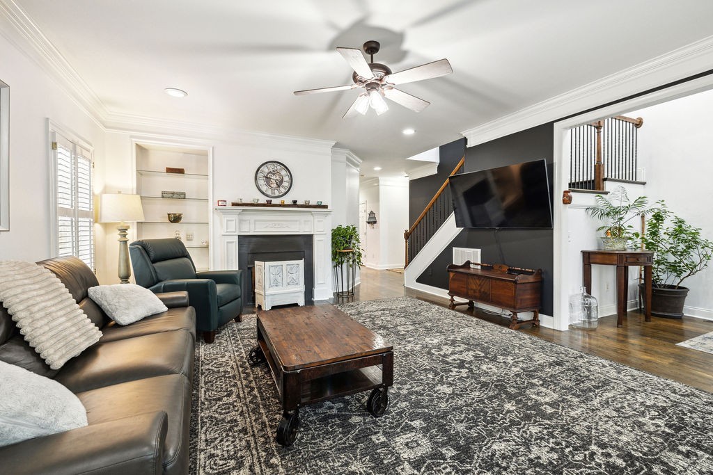1083 Auldridge Dr