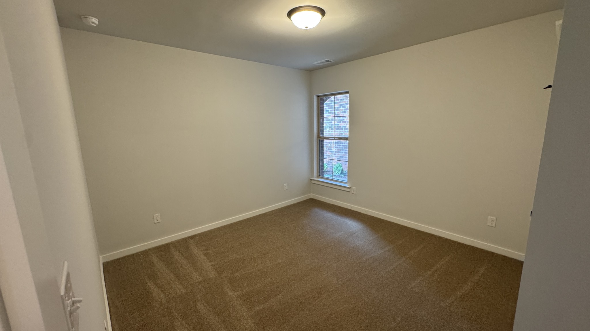 498 W Foxrun