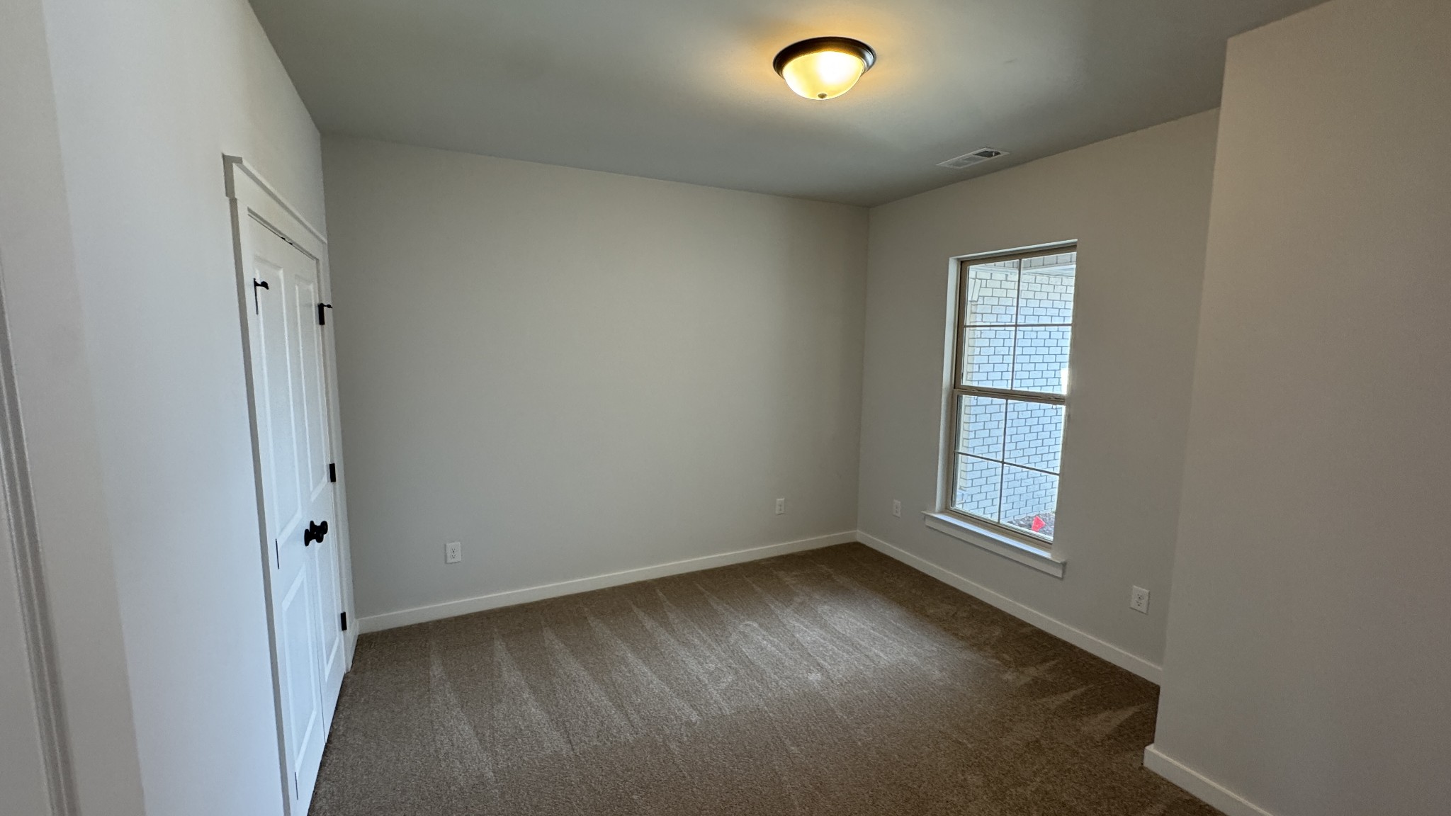 498 W Foxrun