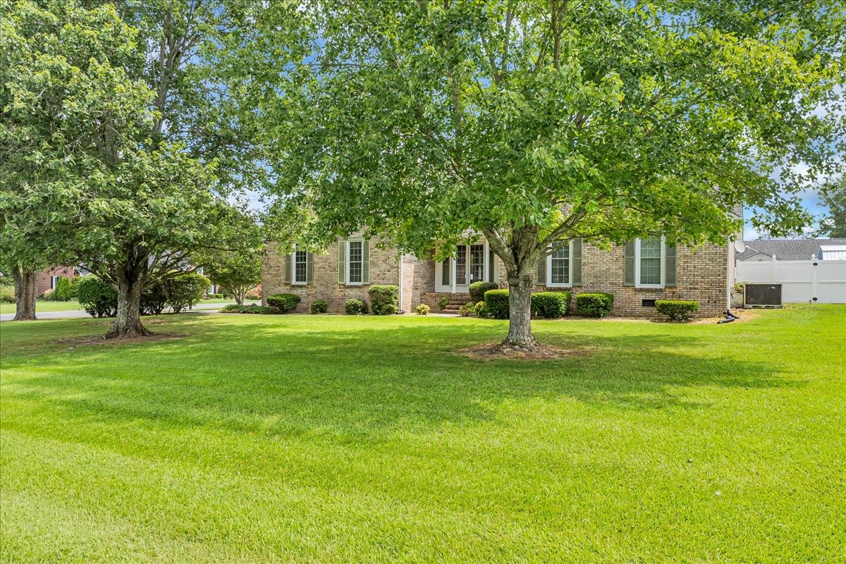 152 Greenbriar Cir