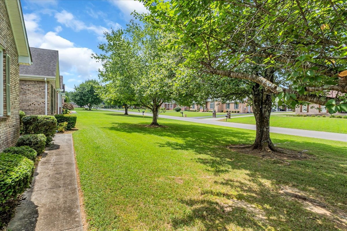 152 Greenbriar Cir