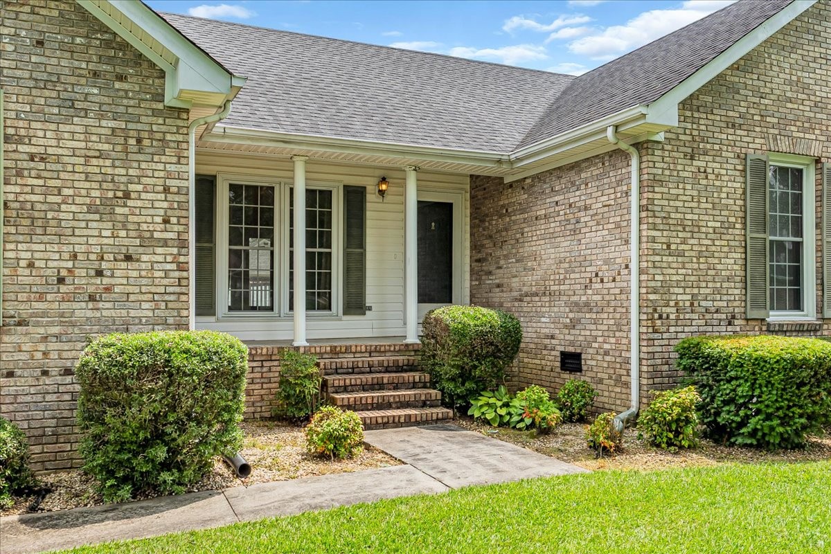 152 Greenbriar Cir