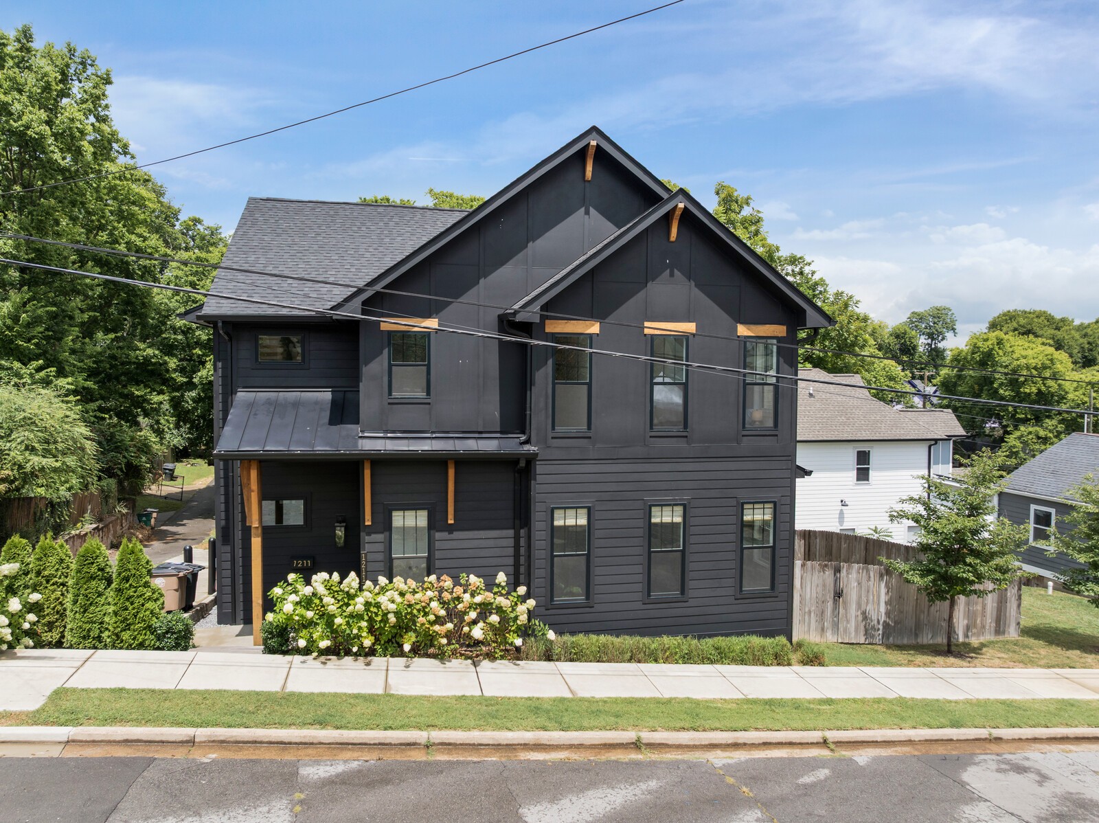 1211 Sevier St
