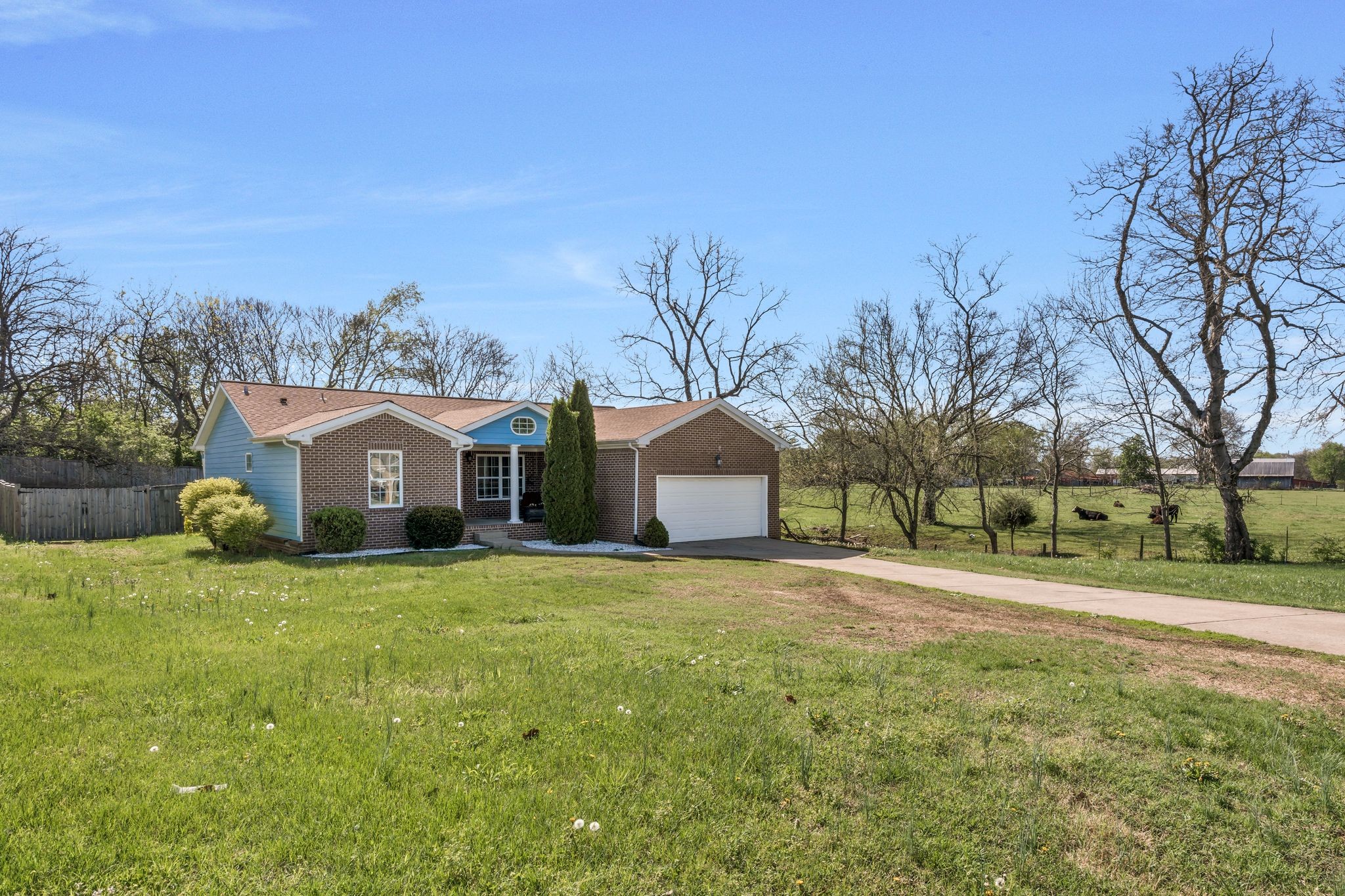597 Hillside Ln