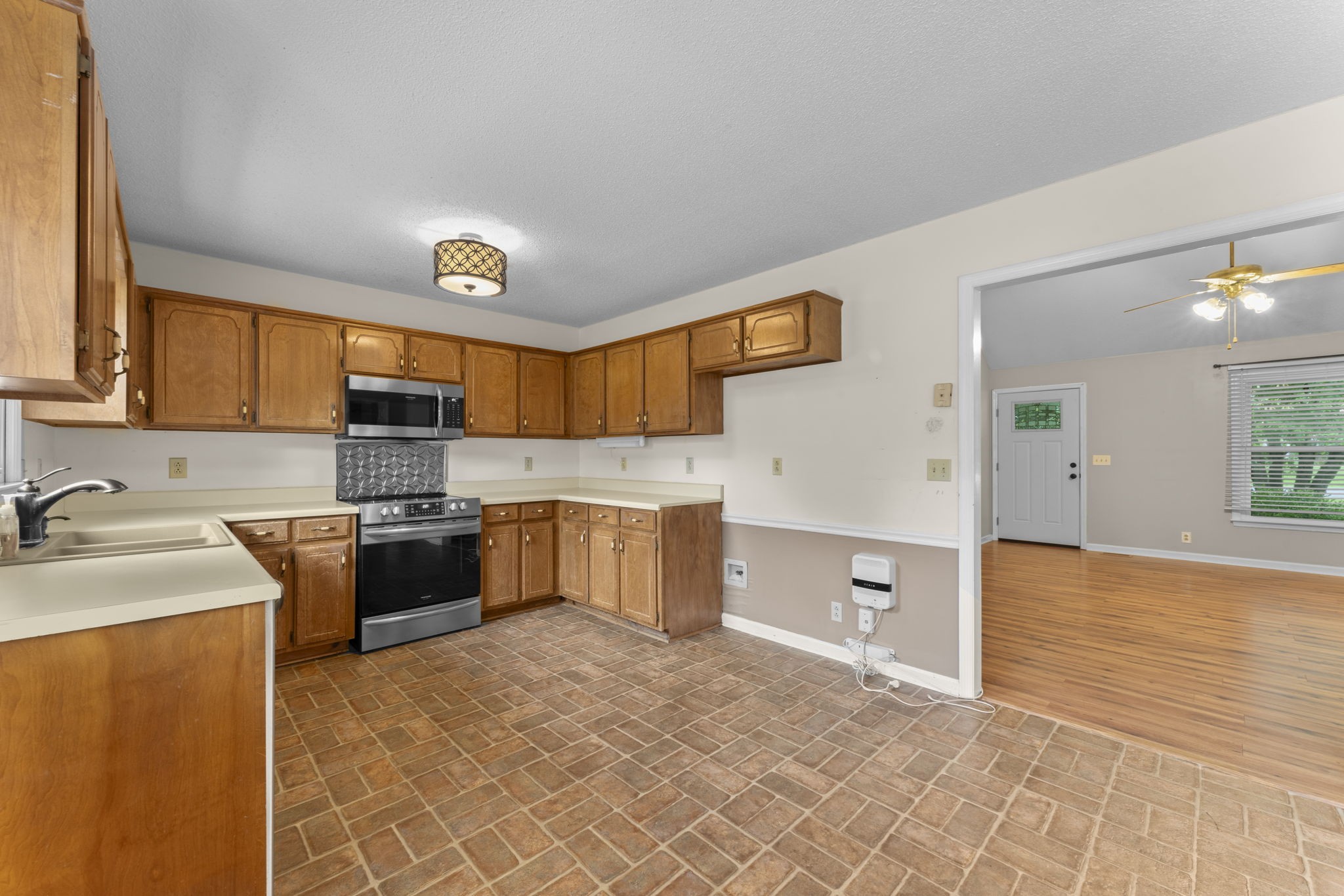 1949 Orchard Park Dr