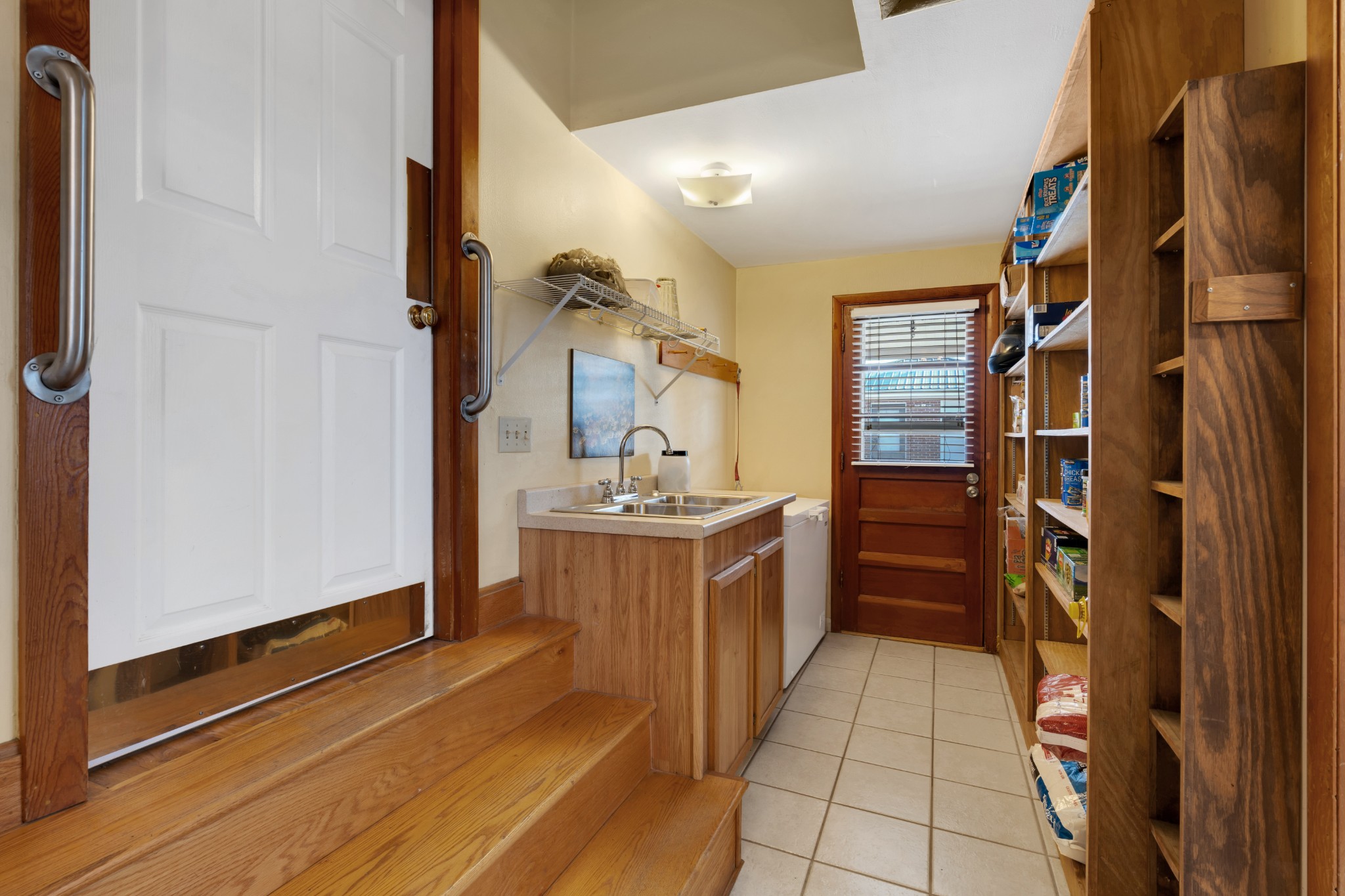 1216 Oak Dr