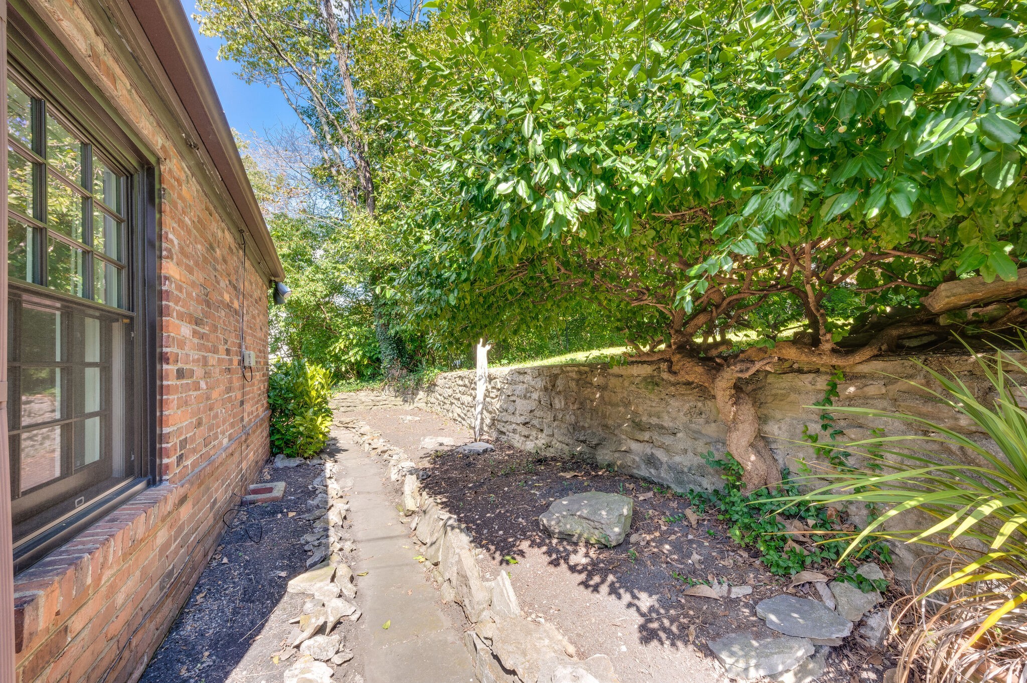 Nashville, Tennessee 37204, United States, 2 Bedrooms Bedrooms, ,1 BathroomBathrooms,Residential,Coming Soon,98501