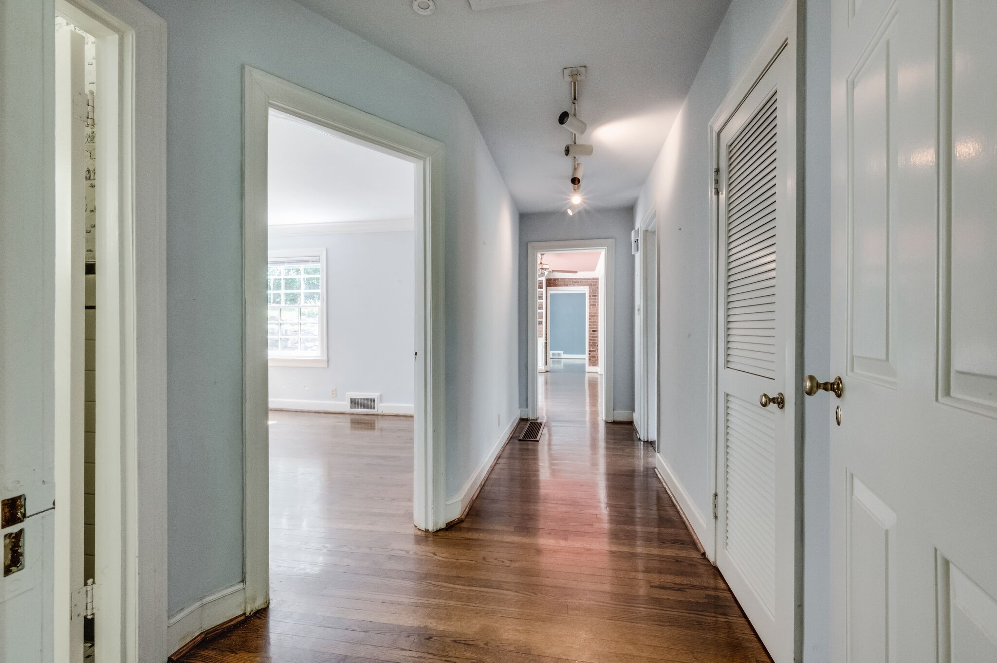 Nashville, Tennessee 37204, United States, 2 Bedrooms Bedrooms, ,1 BathroomBathrooms,Residential,Coming Soon,98501