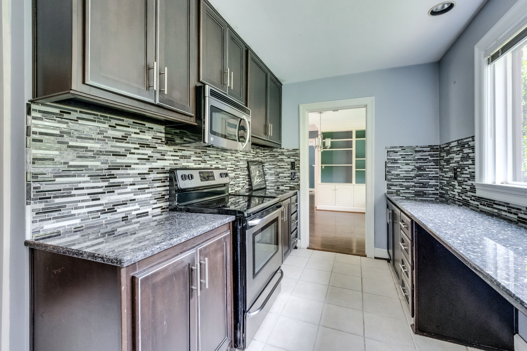 Nashville, Tennessee 37204, United States, 2 Bedrooms Bedrooms, ,1 BathroomBathrooms,Residential,Coming Soon,98501