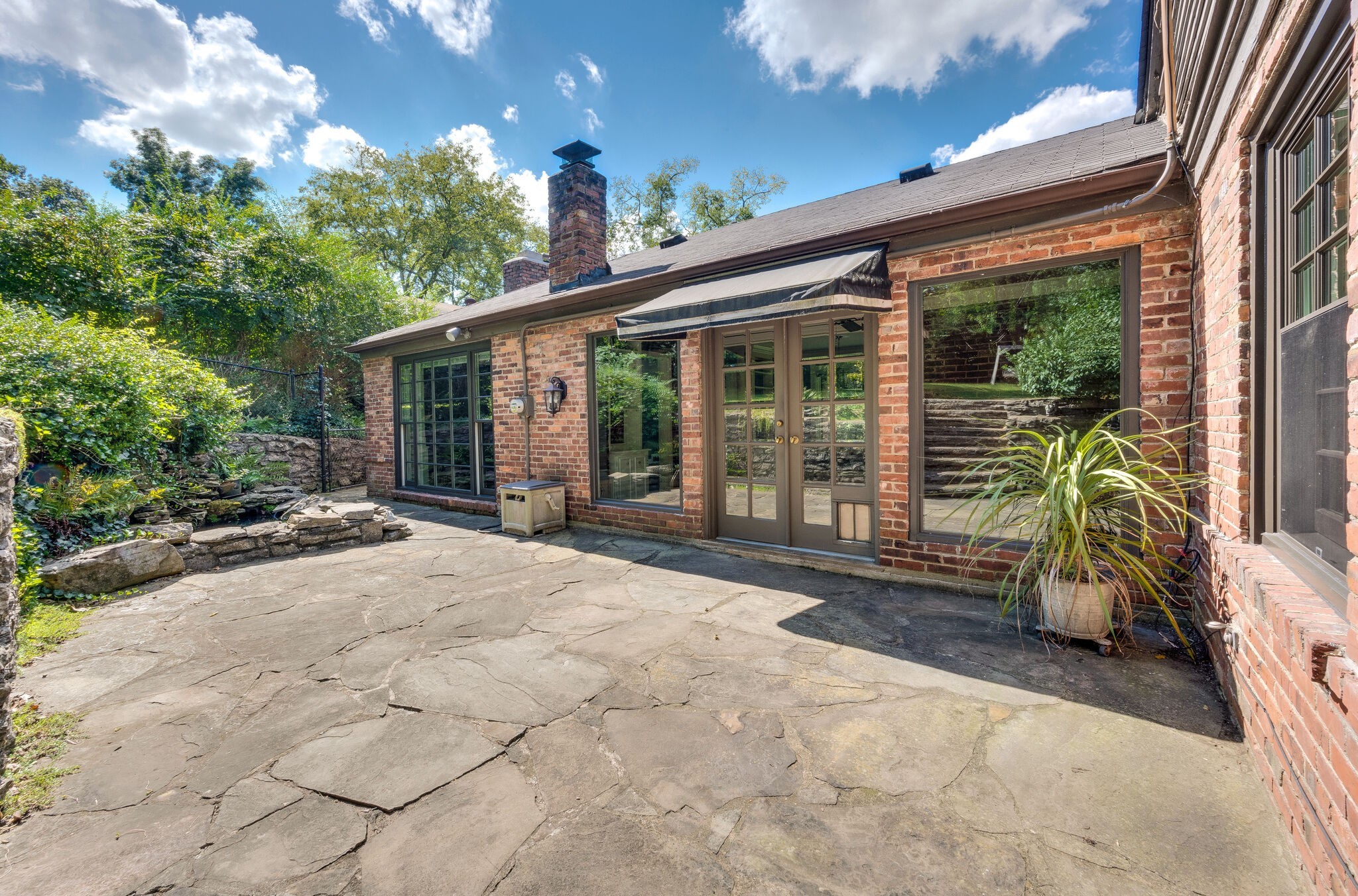 Nashville, Tennessee 37204, United States, 2 Bedrooms Bedrooms, ,1 BathroomBathrooms,Residential,Coming Soon,98501