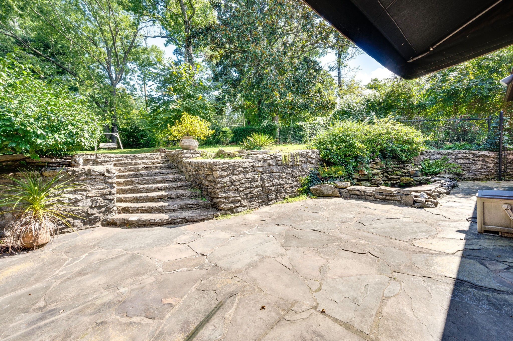 Nashville, Tennessee 37204, United States, 2 Bedrooms Bedrooms, ,1 BathroomBathrooms,Residential,Coming Soon,98501