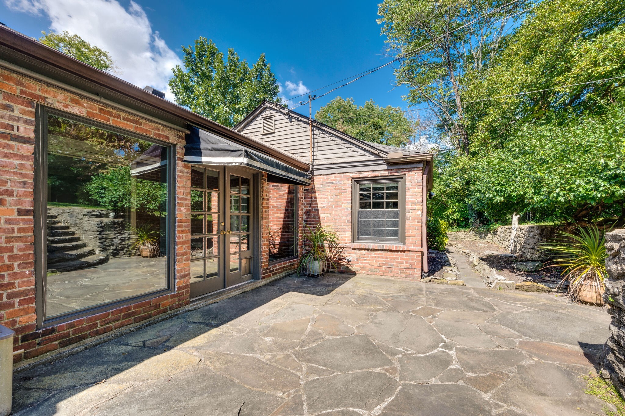 Nashville, Tennessee 37204, United States, 2 Bedrooms Bedrooms, ,1 BathroomBathrooms,Residential,Coming Soon,98501