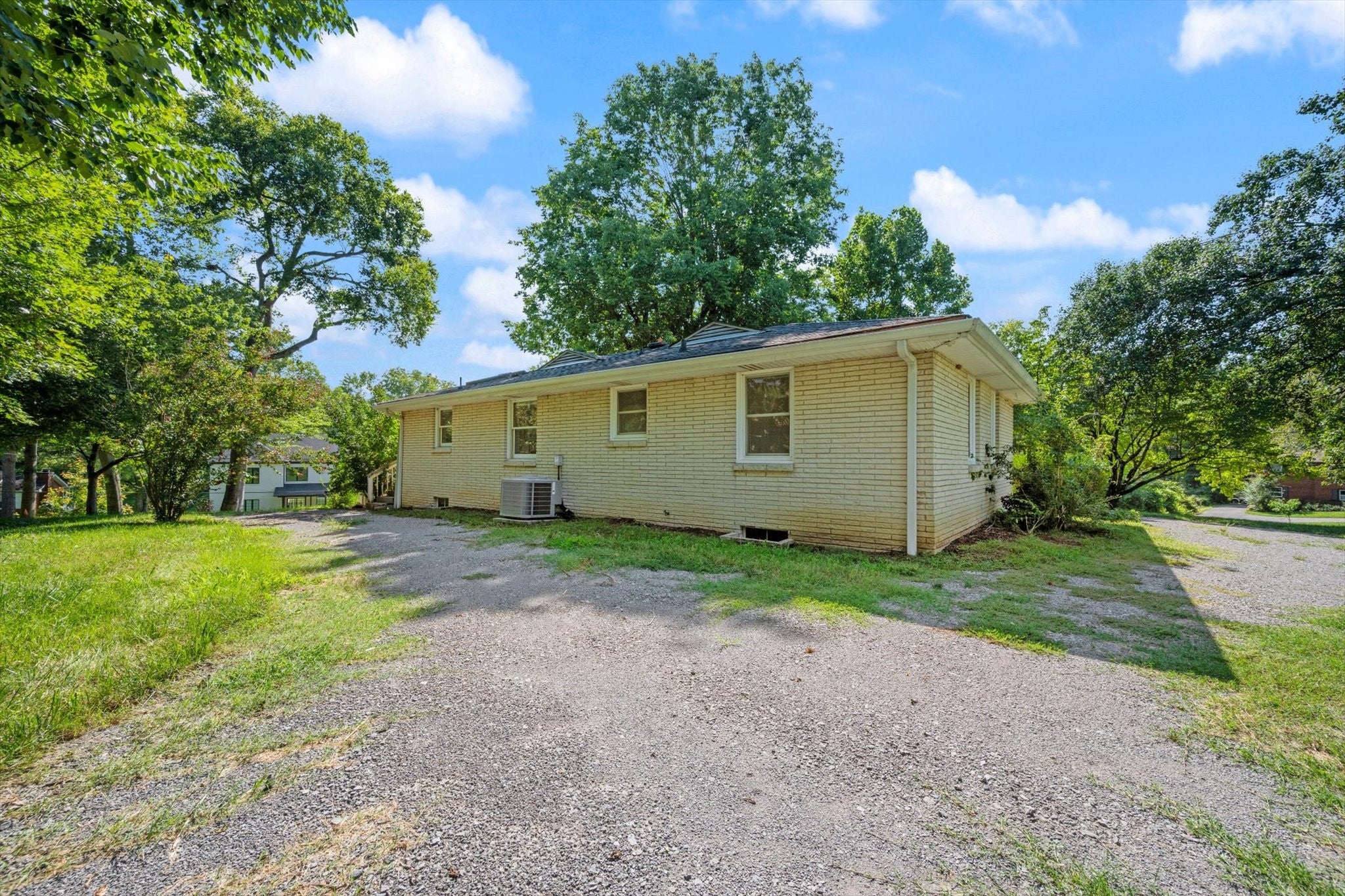 2-bed home for sale in Nashville, TN 37211, 4921 Timberdale Dr 4921 Timberdale Dr, Nashville TN 37211 2-bed home, photo 3 of 27