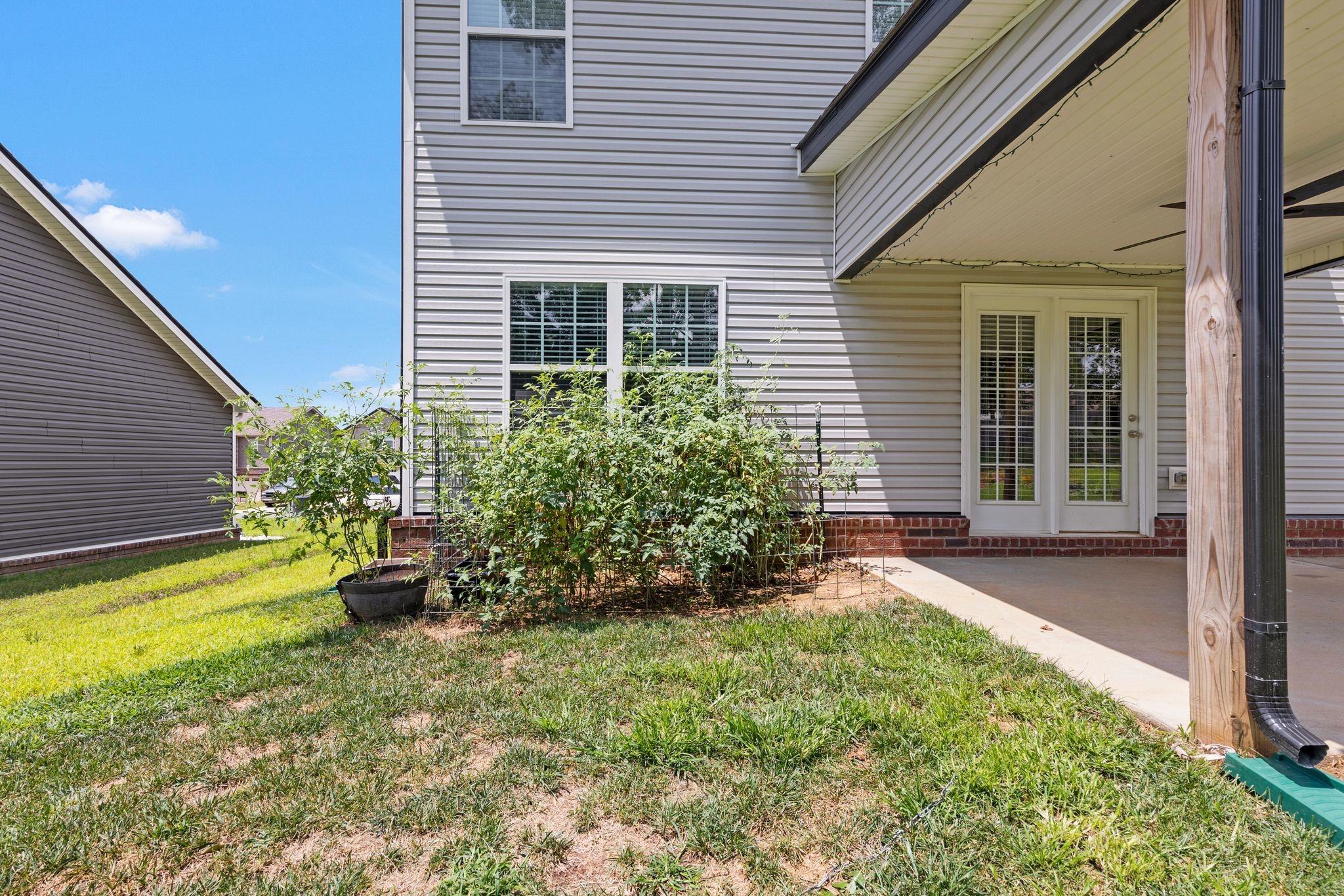 Clarksville, Tennessee 37042, United States, 5 Bedrooms Bedrooms, ,3 BathroomsBathrooms,Residential,Pending,45725