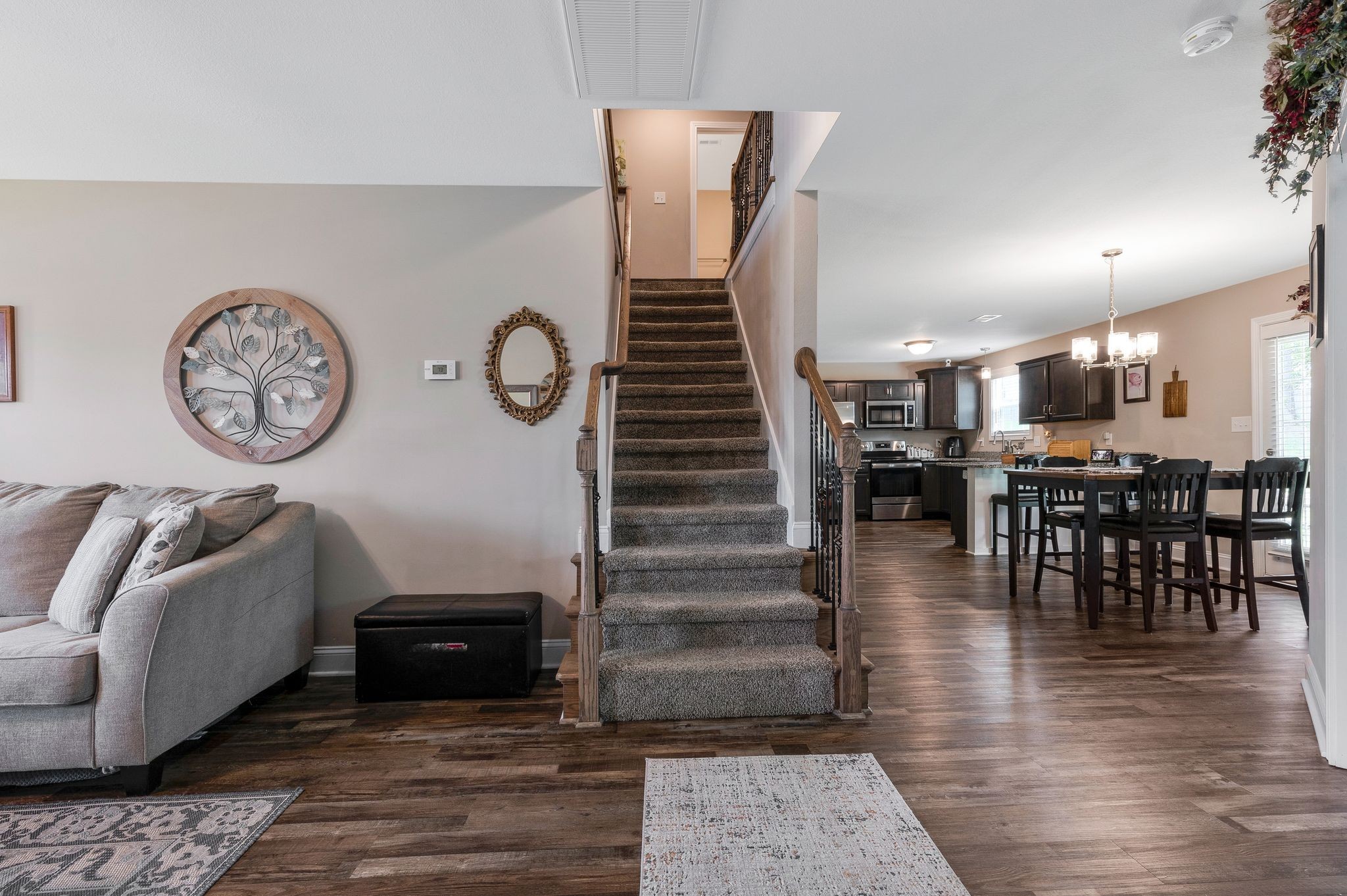 Clarksville, Tennessee 37042, United States, 5 Bedrooms Bedrooms, ,3 BathroomsBathrooms,Residential,Pending,45725