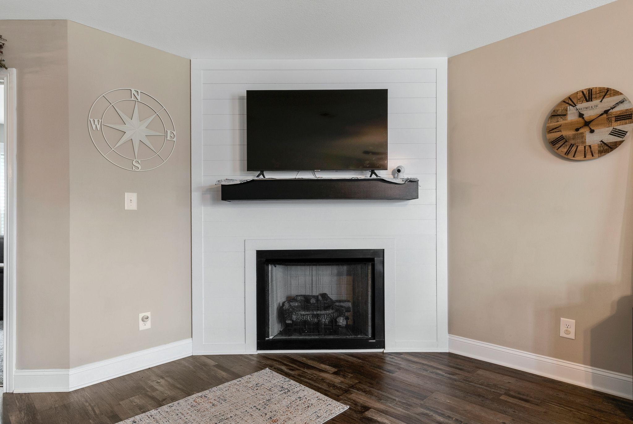 Clarksville, Tennessee 37042, United States, 5 Bedrooms Bedrooms, ,3 BathroomsBathrooms,Residential,Pending,45725