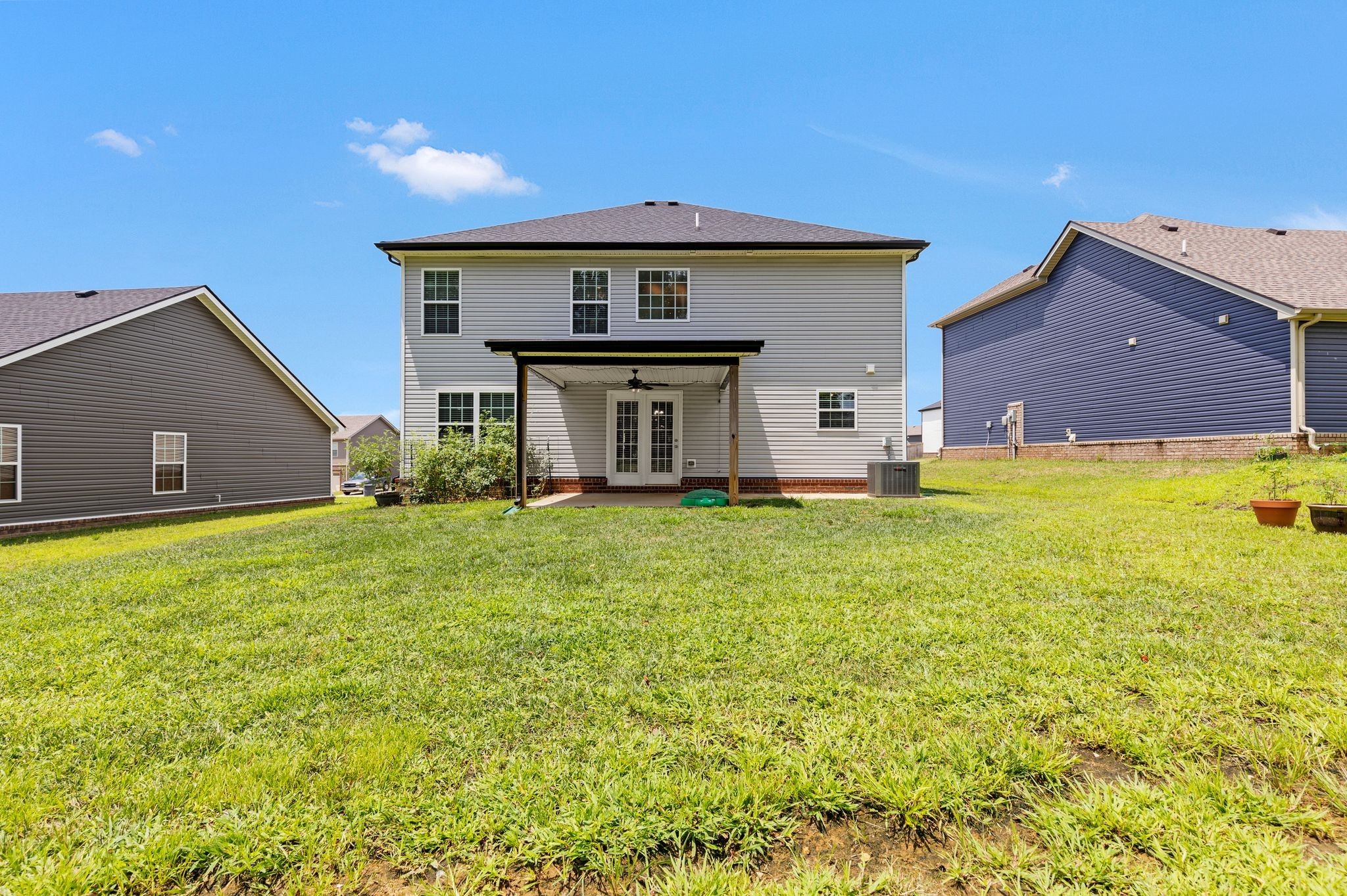 Clarksville, Tennessee 37042, United States, 5 Bedrooms Bedrooms, ,3 BathroomsBathrooms,Residential,Pending,45725