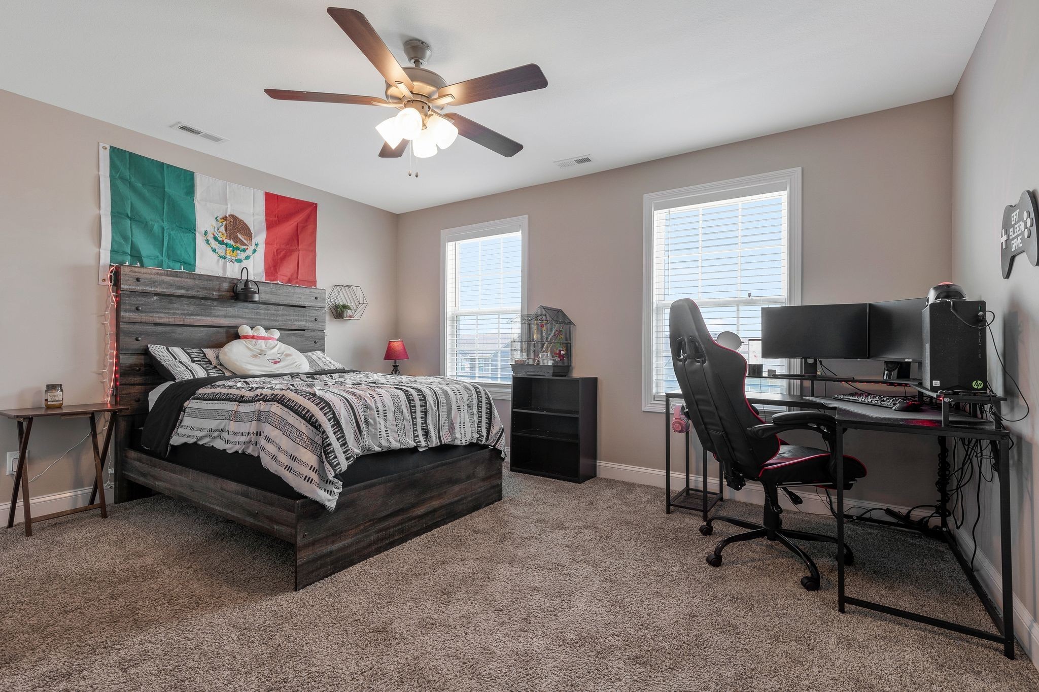 Clarksville, Tennessee 37042, United States, 5 Bedrooms Bedrooms, ,3 BathroomsBathrooms,Residential,Pending,45725