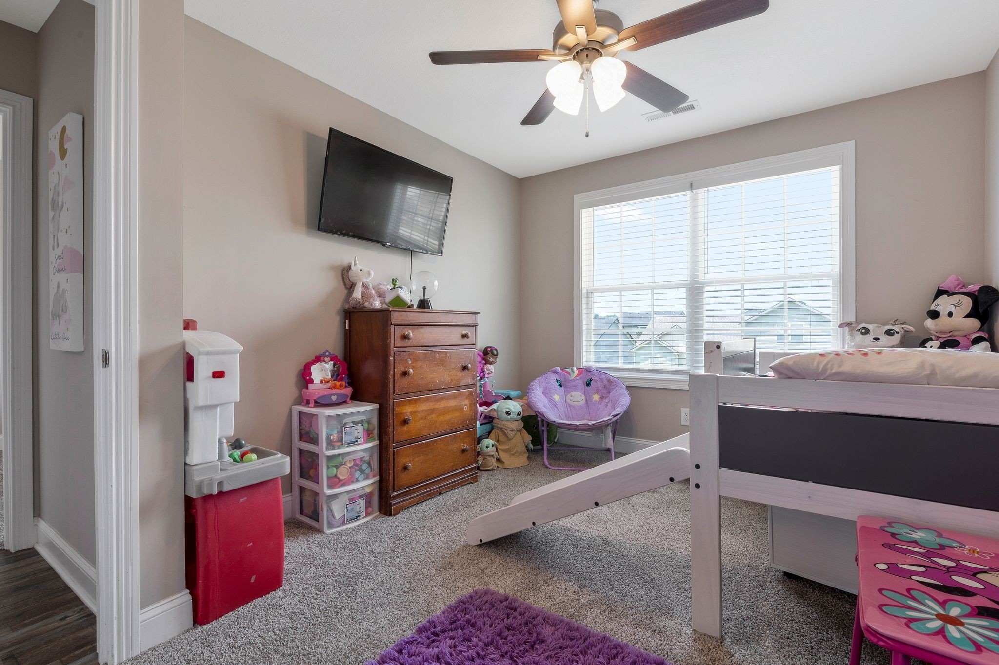 Clarksville, Tennessee 37042, United States, 5 Bedrooms Bedrooms, ,3 BathroomsBathrooms,Residential,Pending,45725