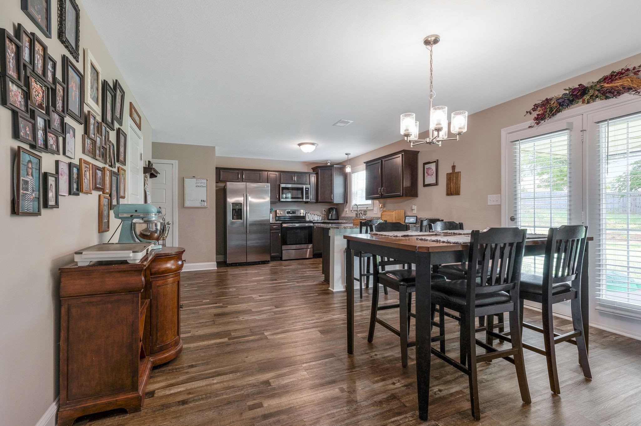 Clarksville, Tennessee 37042, United States, 5 Bedrooms Bedrooms, ,3 BathroomsBathrooms,Residential,Pending,45725