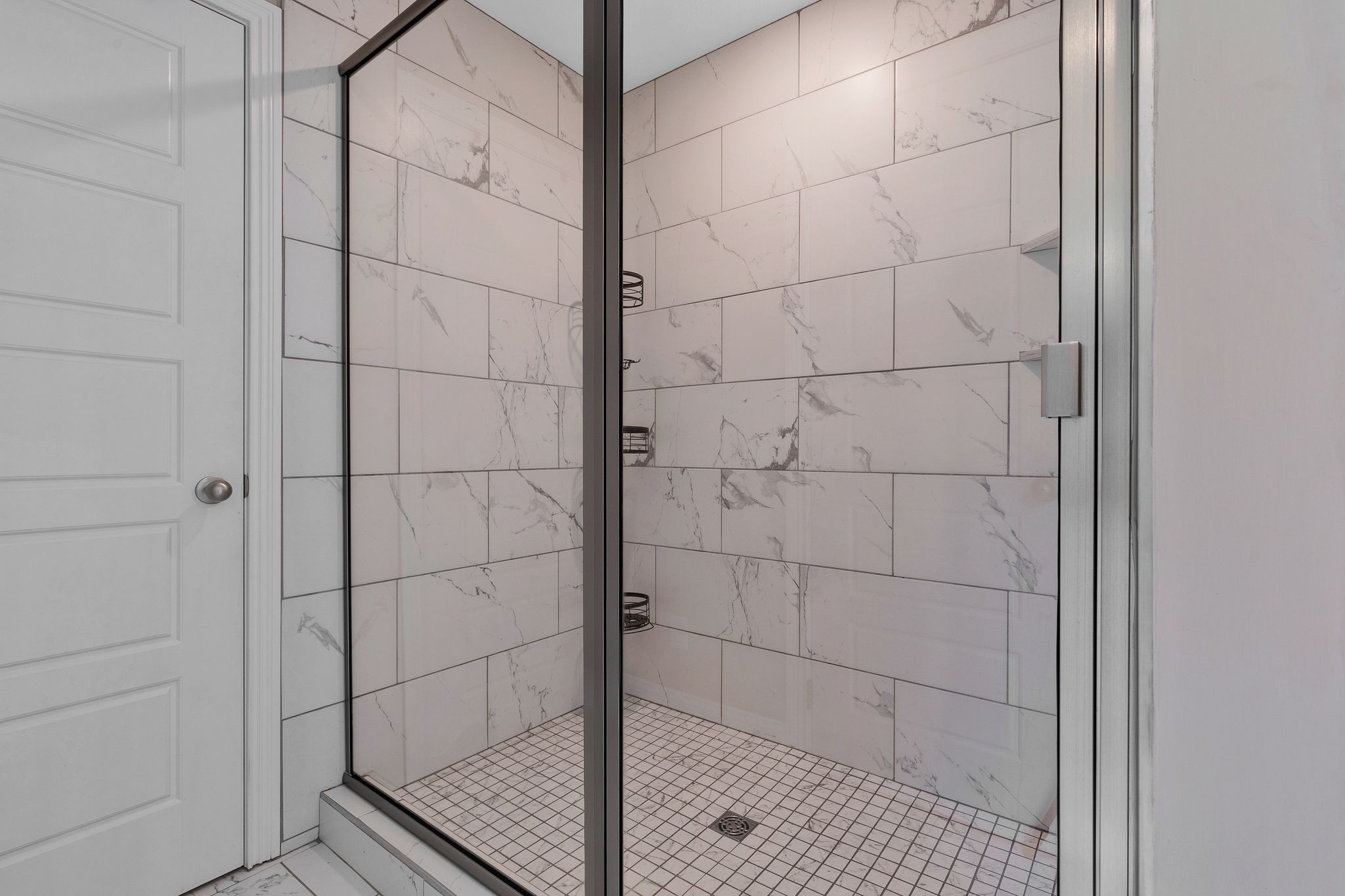 Clarksville, Tennessee 37042, United States, 5 Bedrooms Bedrooms, ,3 BathroomsBathrooms,Residential,Pending,45725