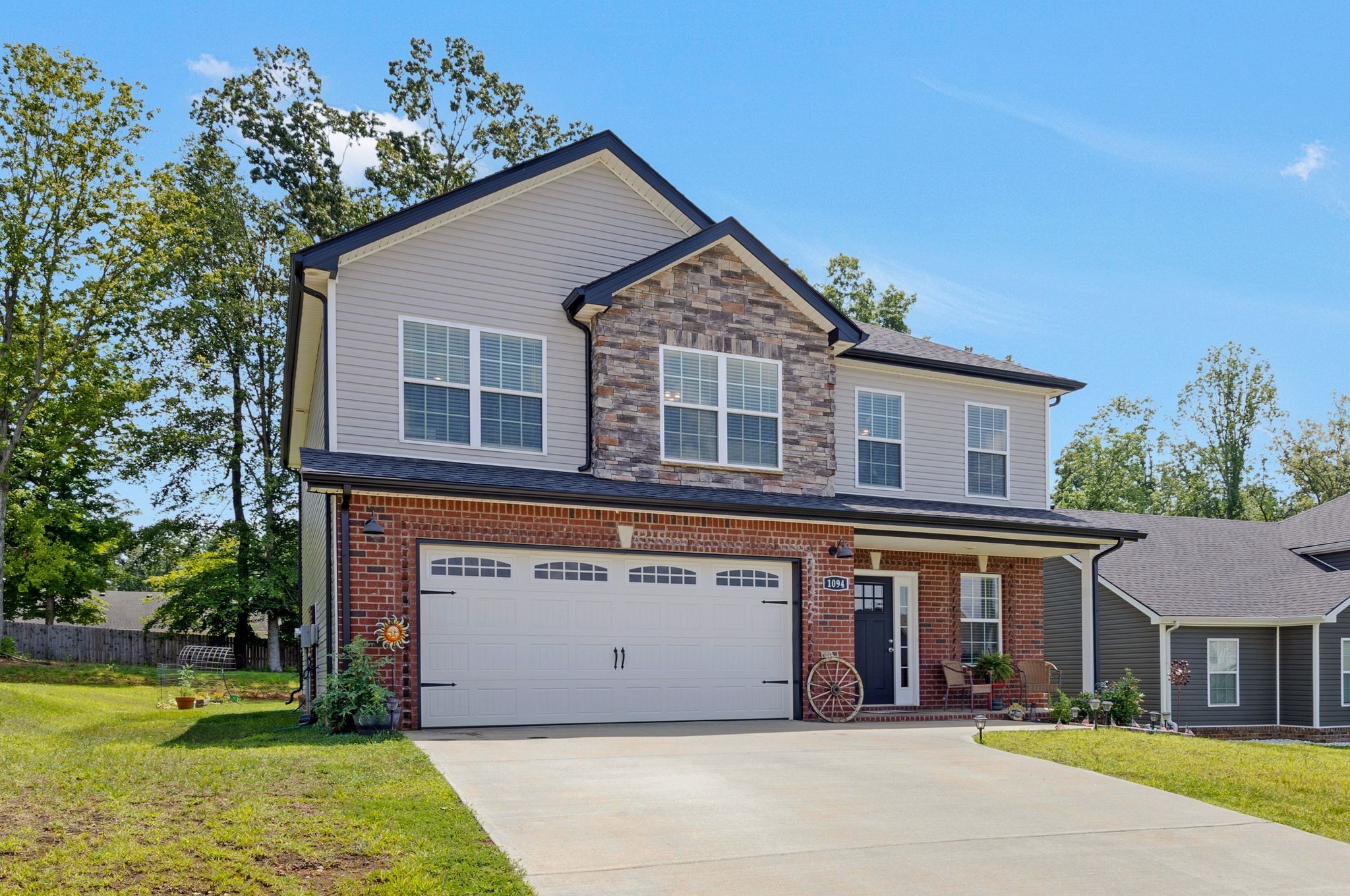 Clarksville, Tennessee 37042, United States, 5 Bedrooms Bedrooms, ,3 BathroomsBathrooms,Residential,Pending,45725