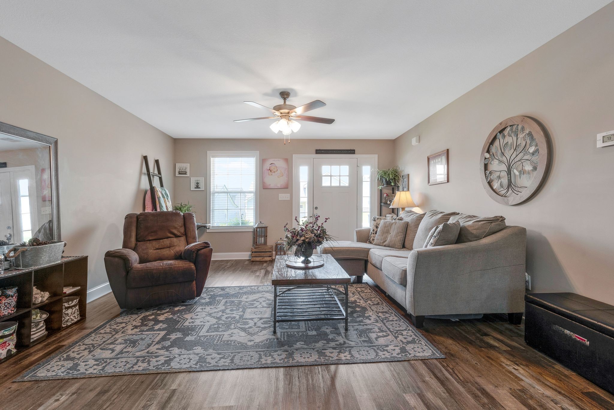 Clarksville, Tennessee 37042, United States, 5 Bedrooms Bedrooms, ,3 BathroomsBathrooms,Residential,Pending,45725