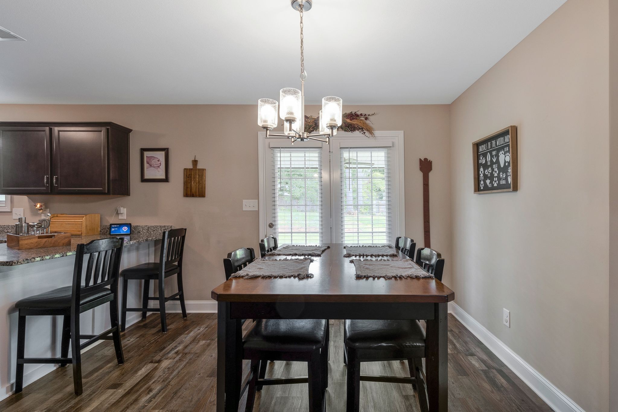 Clarksville, Tennessee 37042, United States, 5 Bedrooms Bedrooms, ,3 BathroomsBathrooms,Residential,Pending,45725