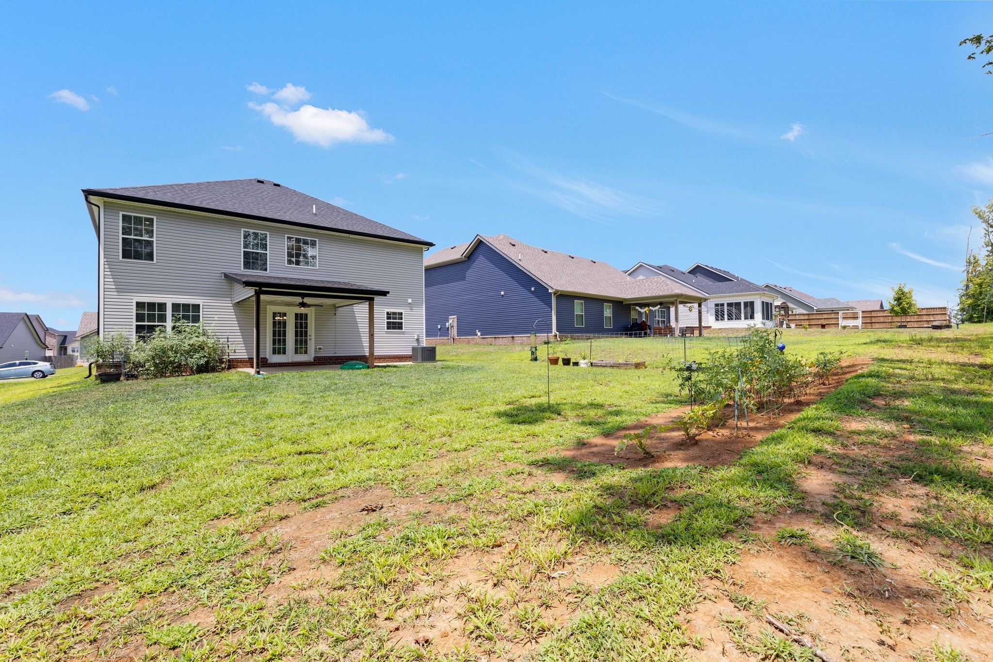 Clarksville, Tennessee 37042, United States, 5 Bedrooms Bedrooms, ,3 BathroomsBathrooms,Residential,Pending,45725