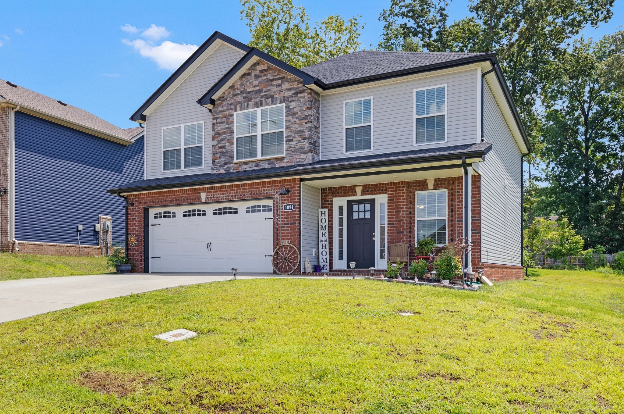 Clarksville, Tennessee 37042, United States, 5 Bedrooms Bedrooms, ,3 BathroomsBathrooms,Residential,Pending,45725