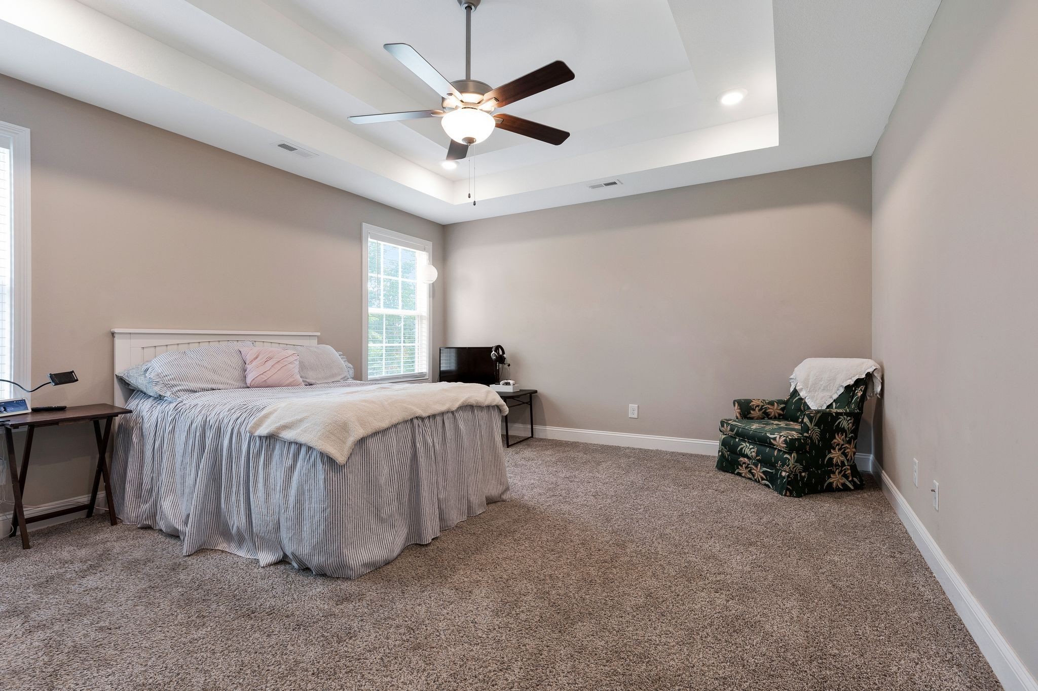 Clarksville, Tennessee 37042, United States, 5 Bedrooms Bedrooms, ,3 BathroomsBathrooms,Residential,Pending,45725