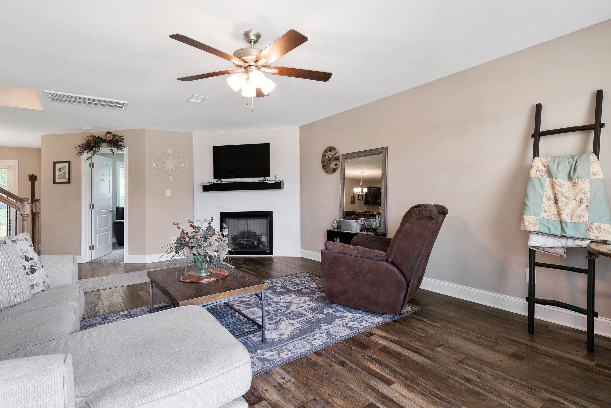 Clarksville, Tennessee 37042, United States, 5 Bedrooms Bedrooms, ,3 BathroomsBathrooms,Residential,Pending,45725