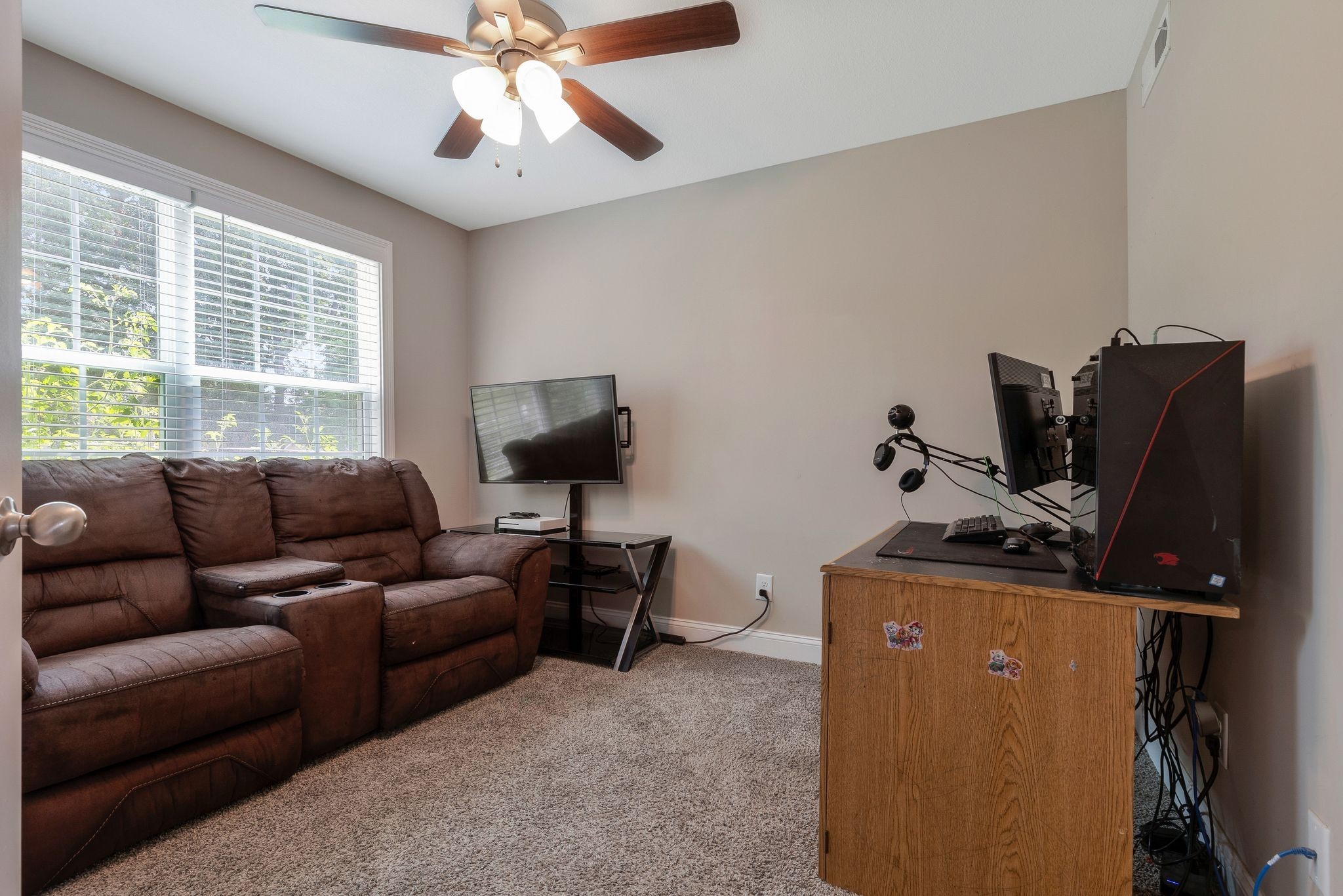 Clarksville, Tennessee 37042, United States, 5 Bedrooms Bedrooms, ,3 BathroomsBathrooms,Residential,Pending,45725