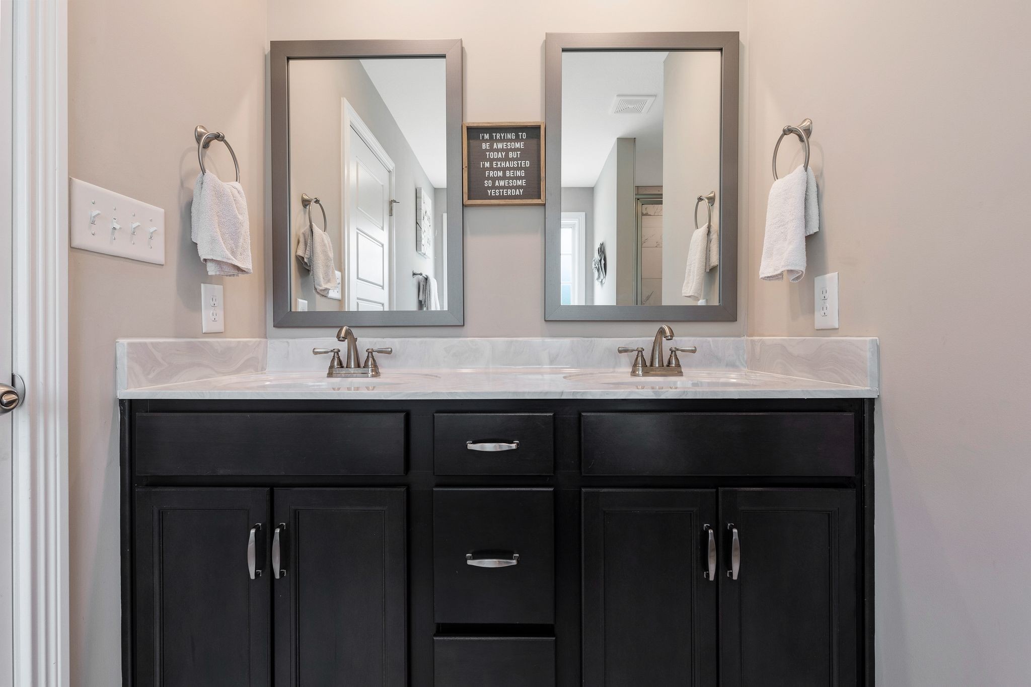 Clarksville, Tennessee 37042, United States, 5 Bedrooms Bedrooms, ,3 BathroomsBathrooms,Residential,Pending,45725