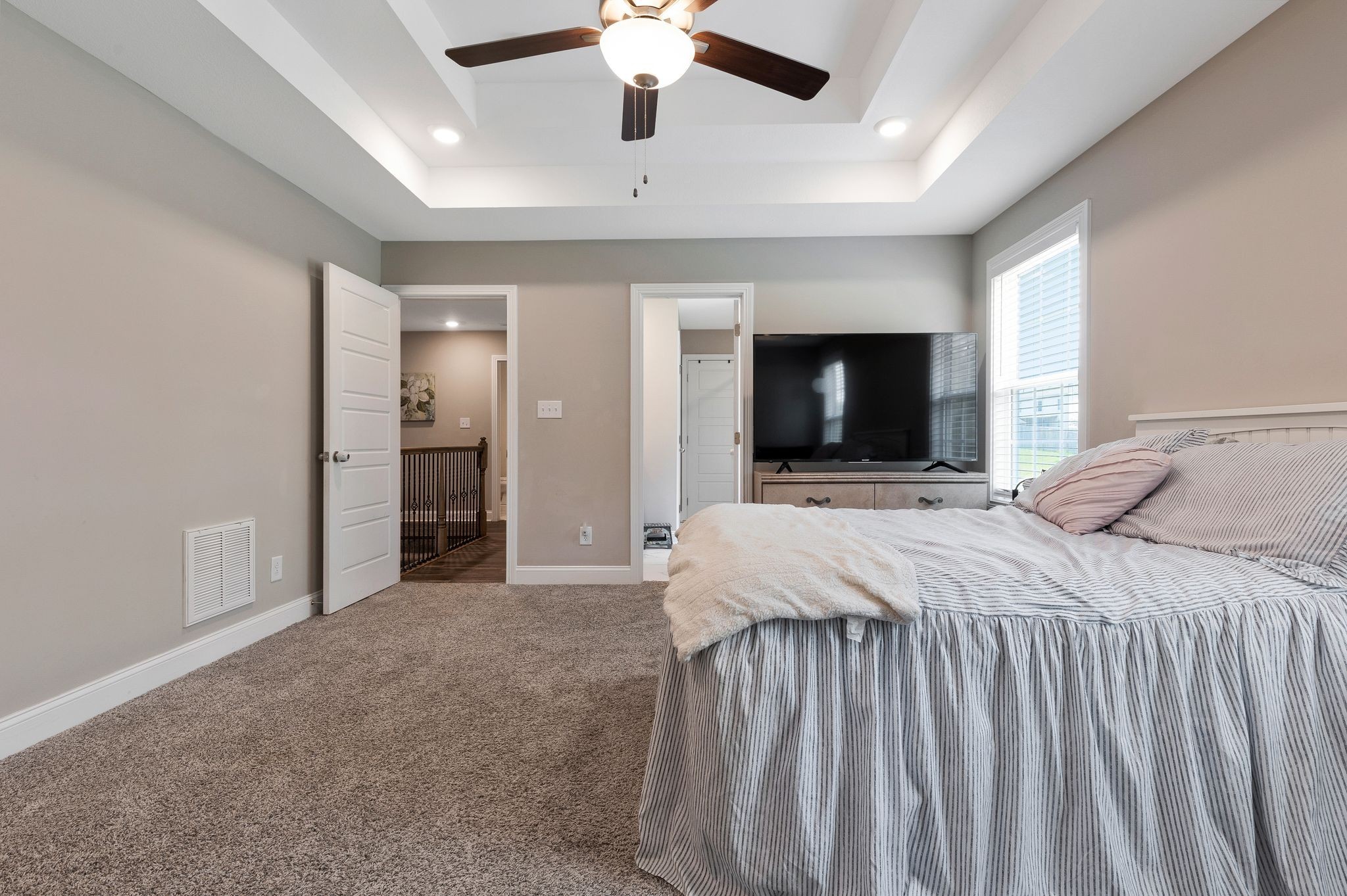 Clarksville, Tennessee 37042, United States, 5 Bedrooms Bedrooms, ,3 BathroomsBathrooms,Residential,Pending,45725