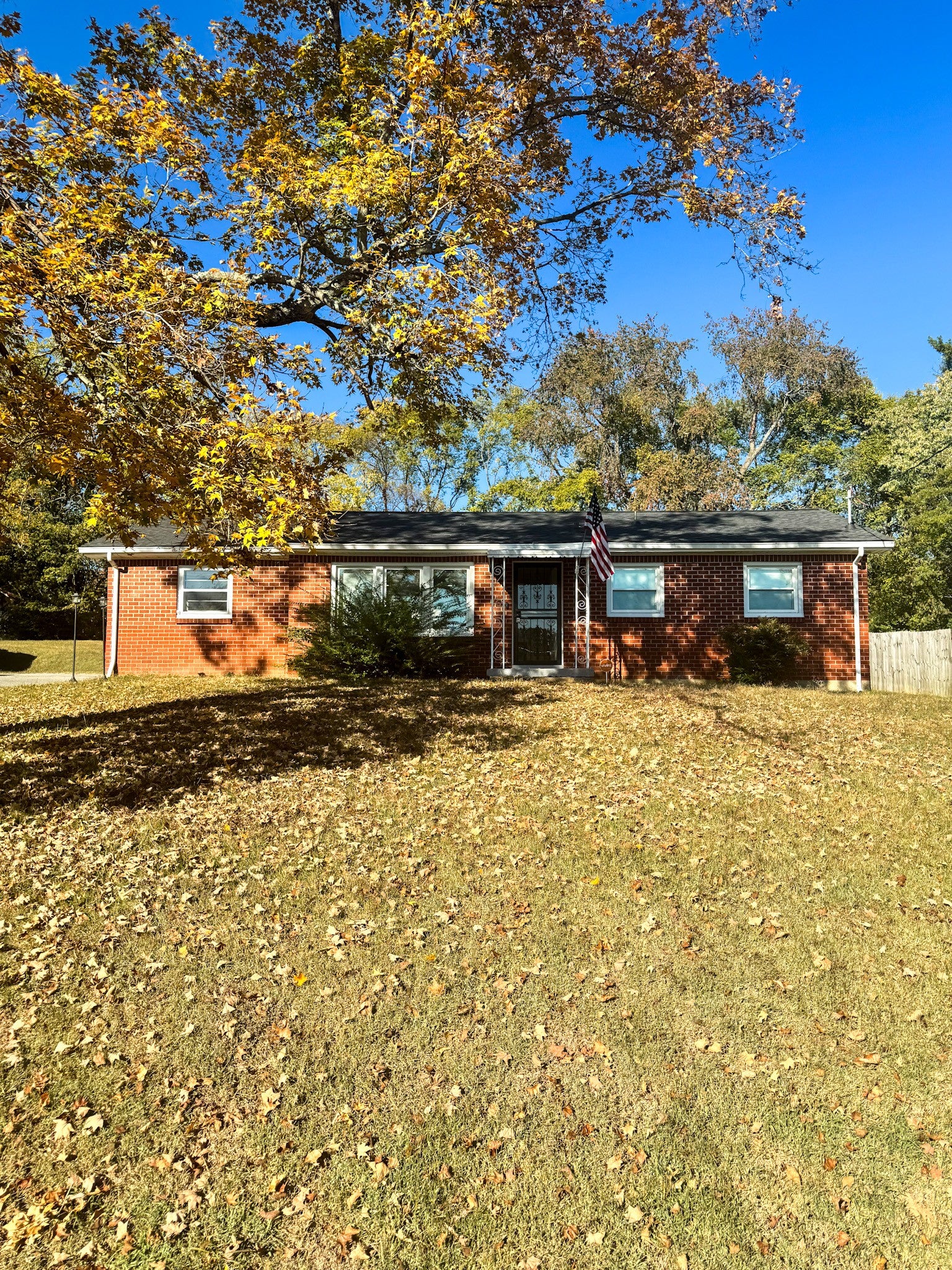 121 Ray Ave