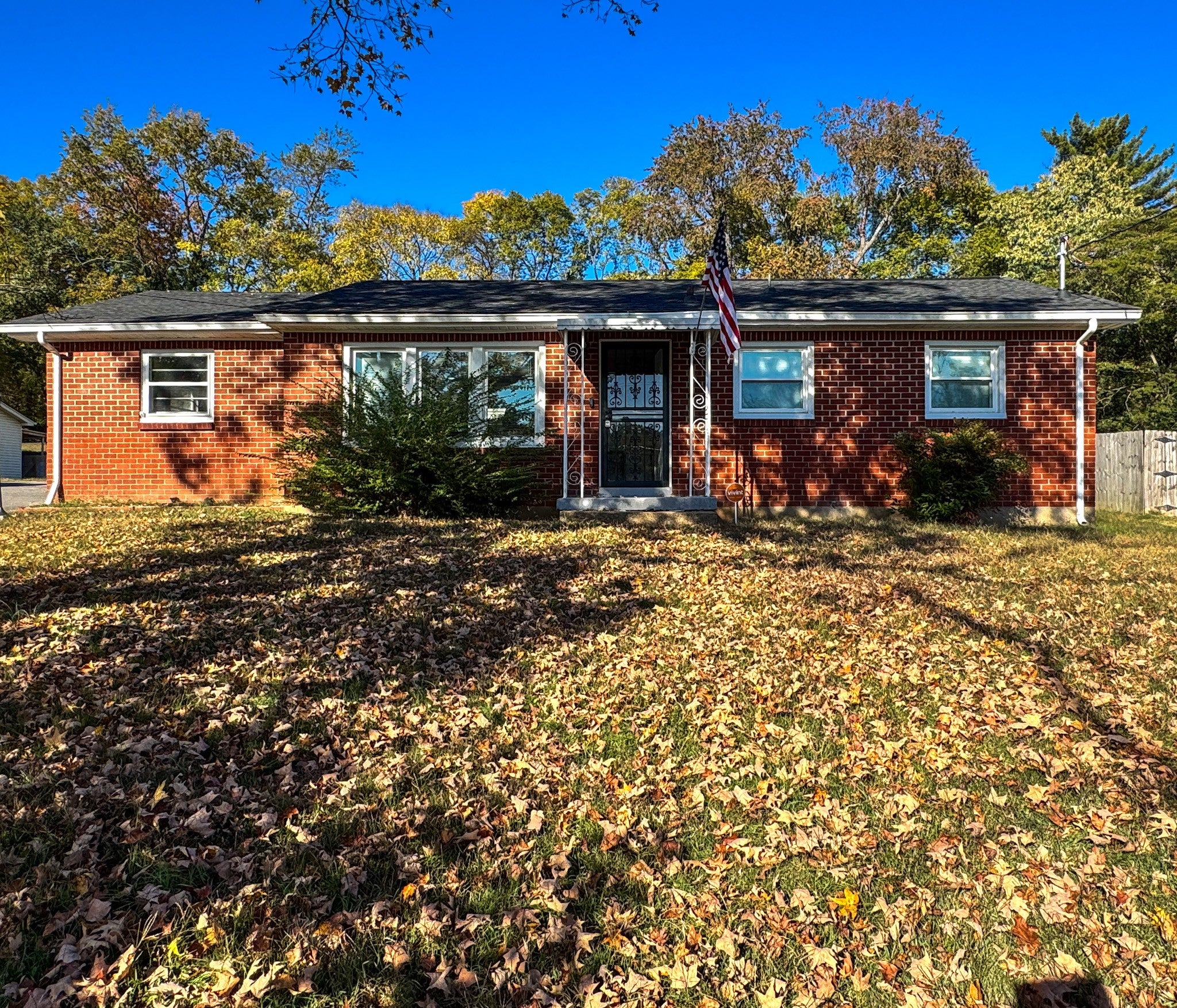 121 Ray Ave
