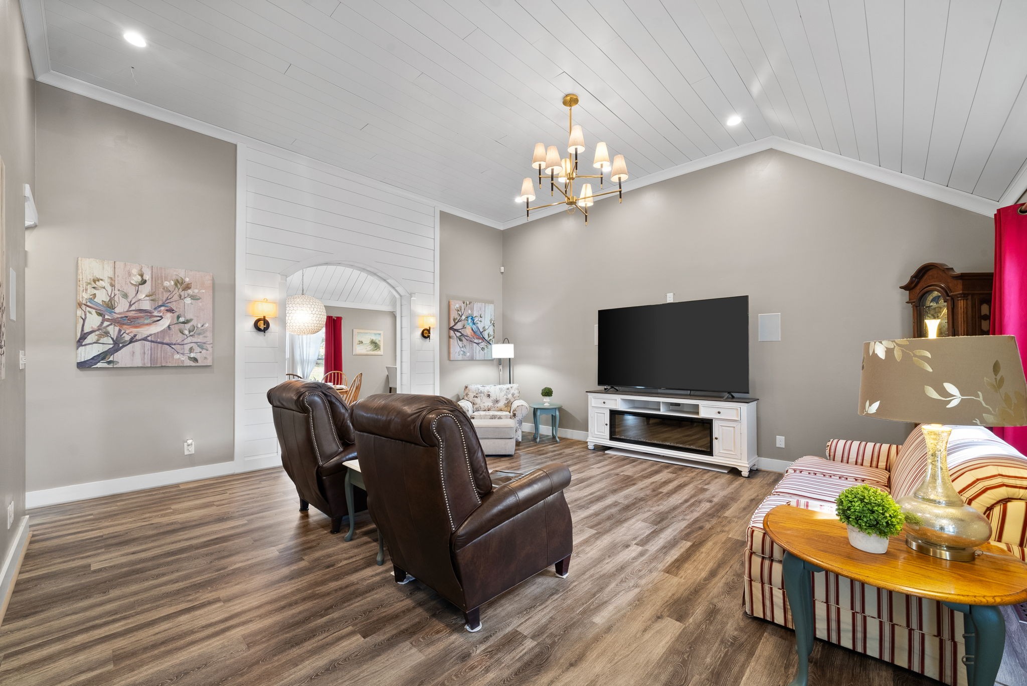 Clarksville, Tennessee 37043, United States, 2 Bedrooms Bedrooms, ,2 BathroomsBathrooms,Residential,Pending,91282