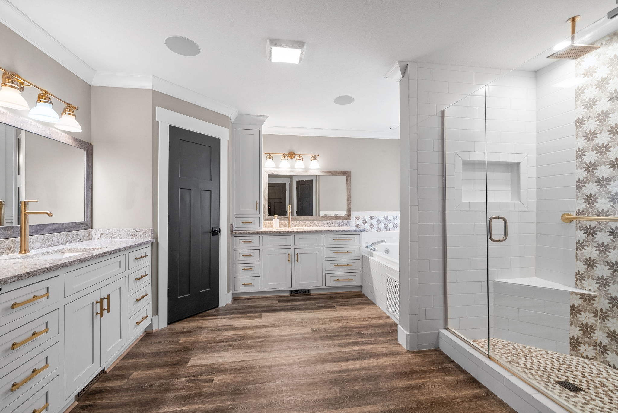 Clarksville, Tennessee 37043, United States, 2 Bedrooms Bedrooms, ,2 BathroomsBathrooms,Residential,Pending,91282