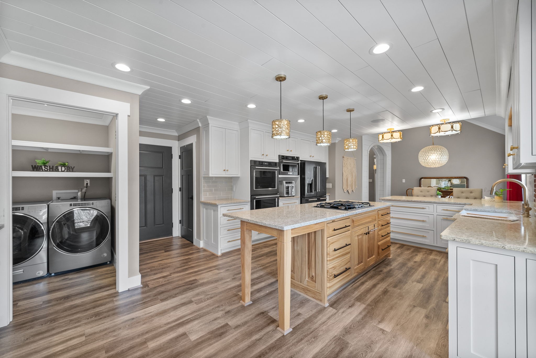 Clarksville, Tennessee 37043, United States, 2 Bedrooms Bedrooms, ,2 BathroomsBathrooms,Residential,Pending,91282