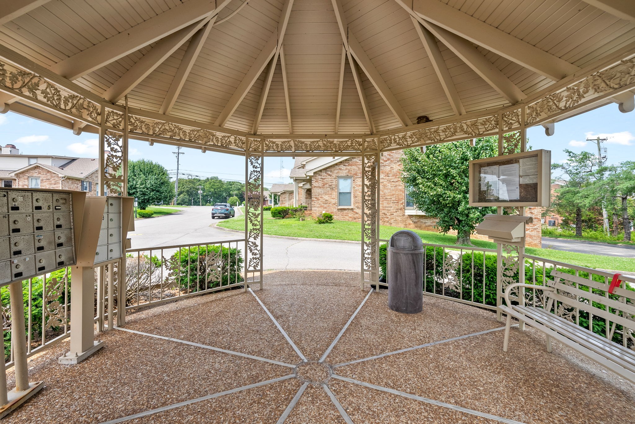 Clarksville, Tennessee 37043, United States, 2 Bedrooms Bedrooms, ,2 BathroomsBathrooms,Residential,Pending,91282