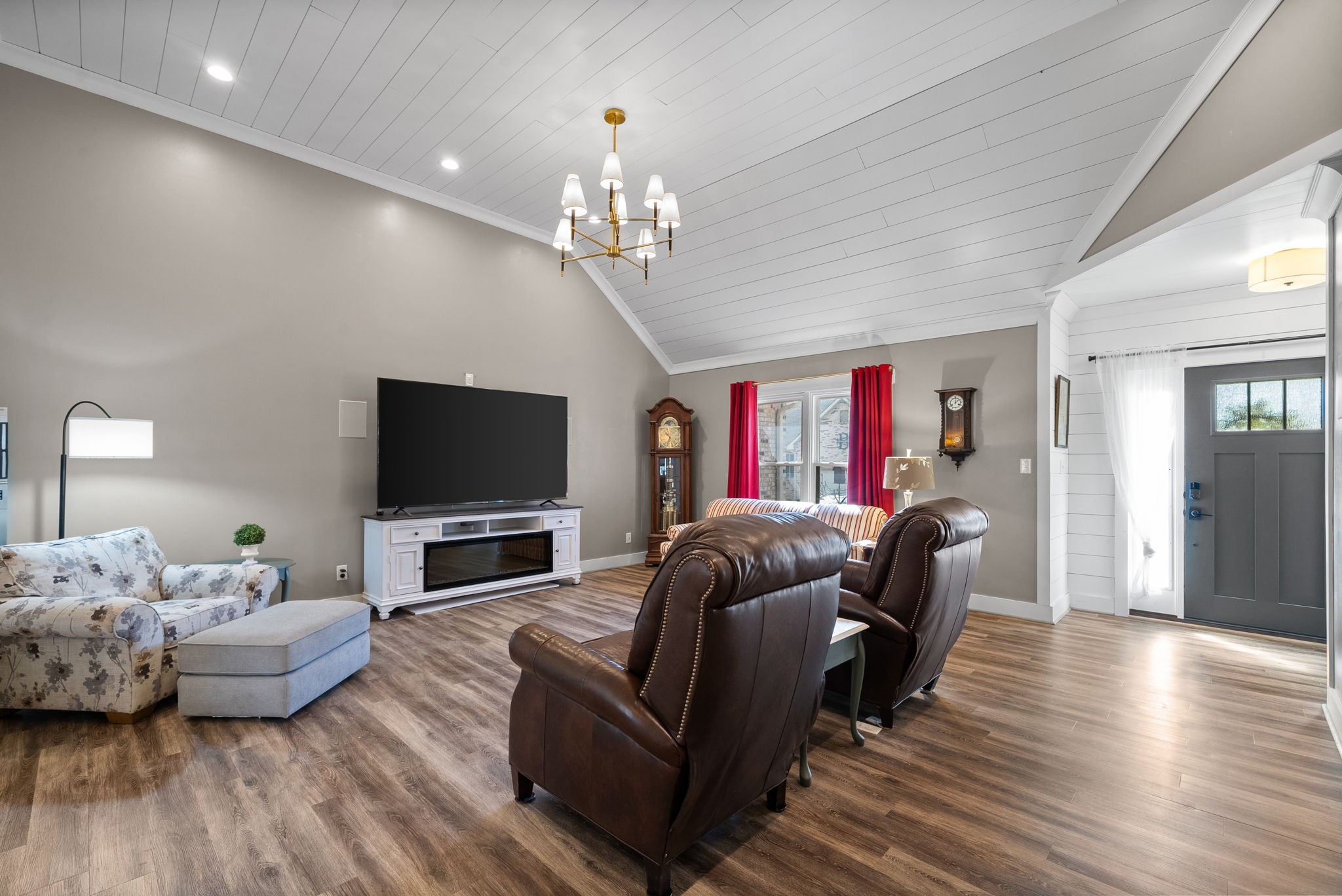 Clarksville, Tennessee 37043, United States, 2 Bedrooms Bedrooms, ,2 BathroomsBathrooms,Residential,Pending,91282