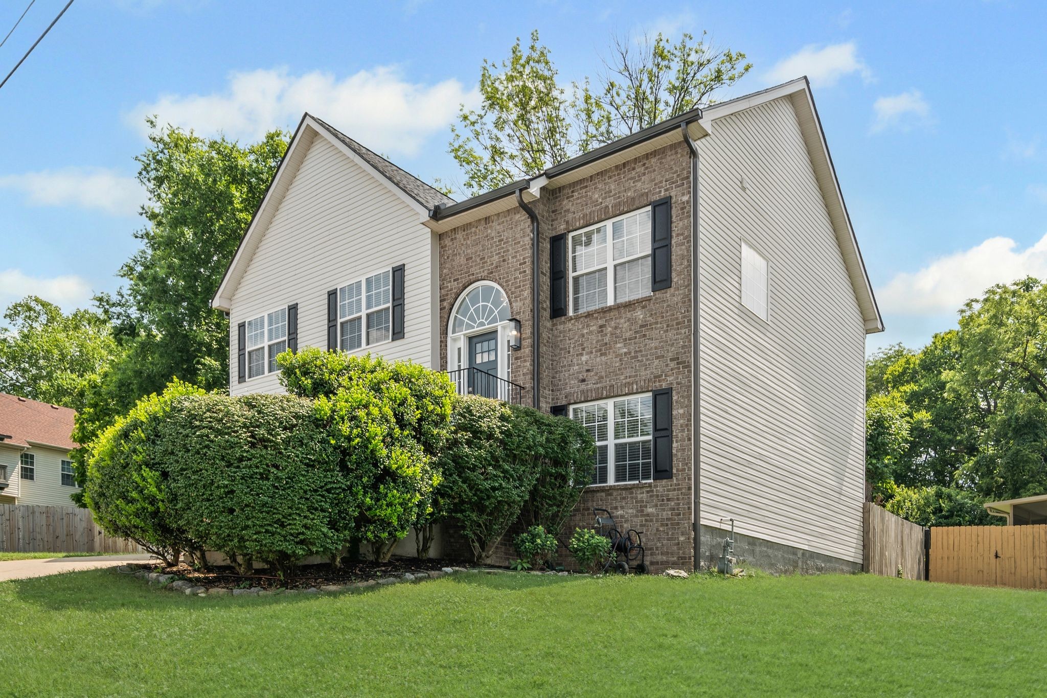 1405 Walton Oaks Dr