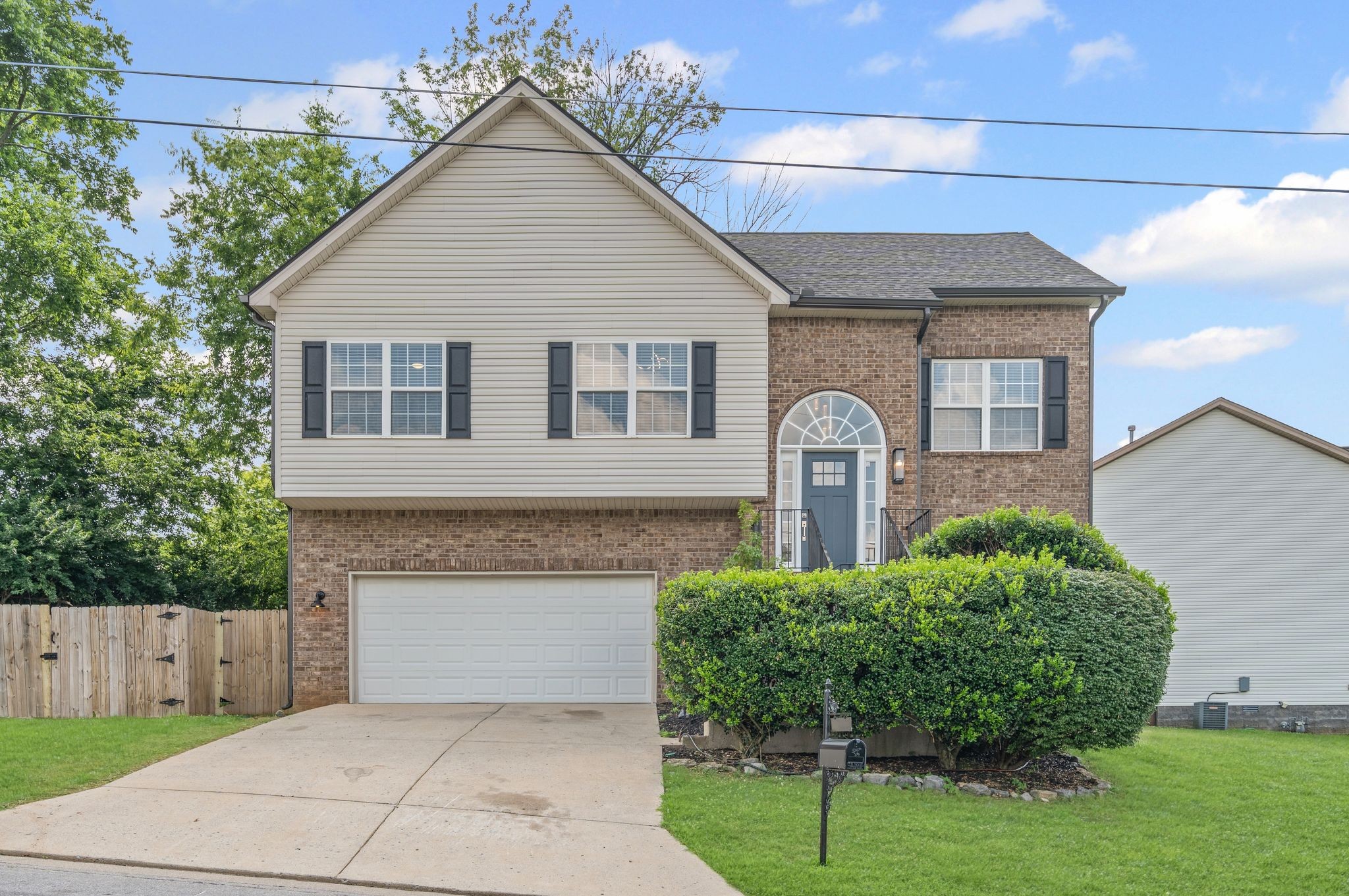 1405 Walton Oaks Dr