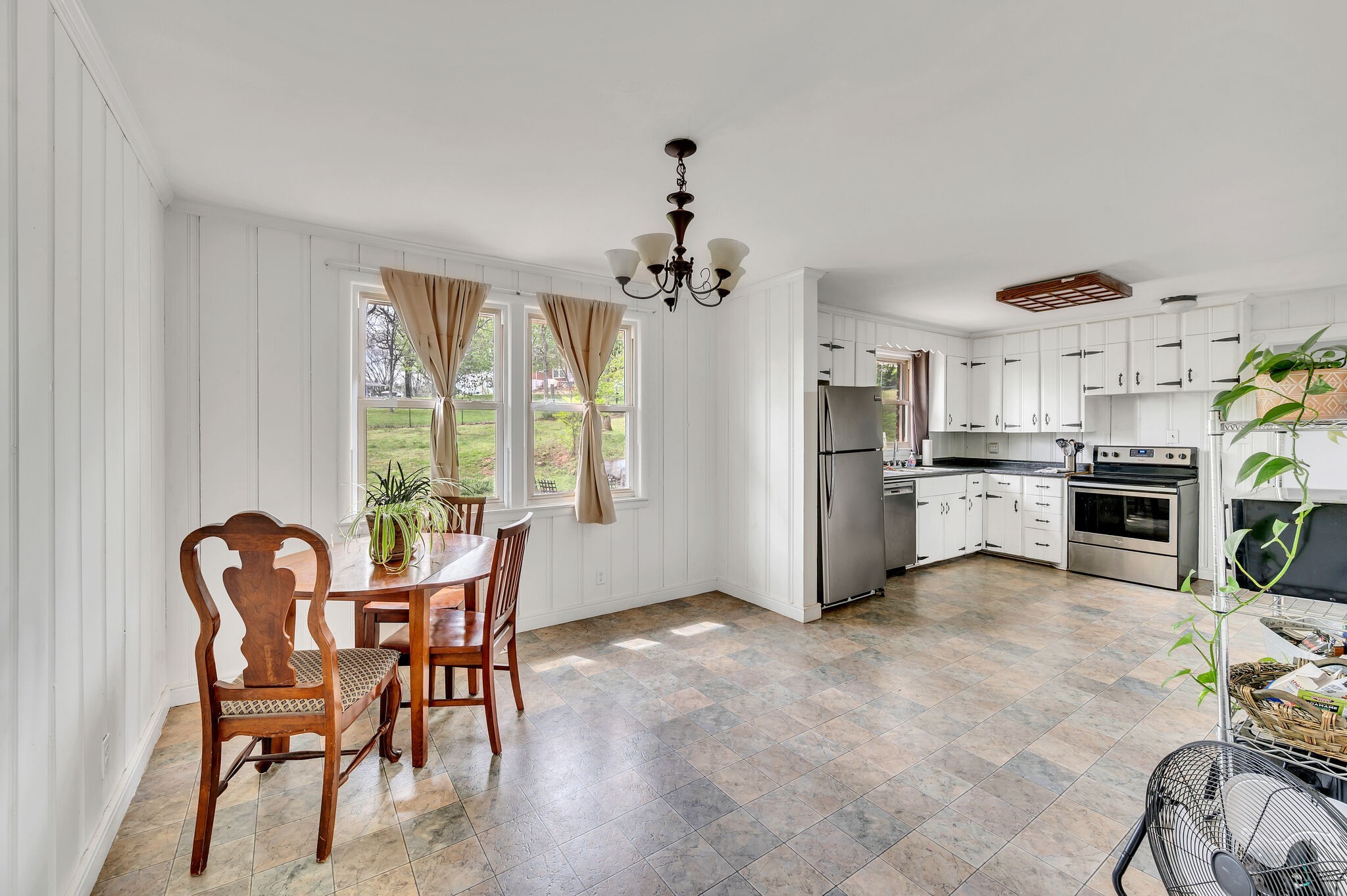 Nashville, Tennessee 37207, United States, 3 Bedrooms Bedrooms, ,2 BathroomsBathrooms,Residential,Pending,94717