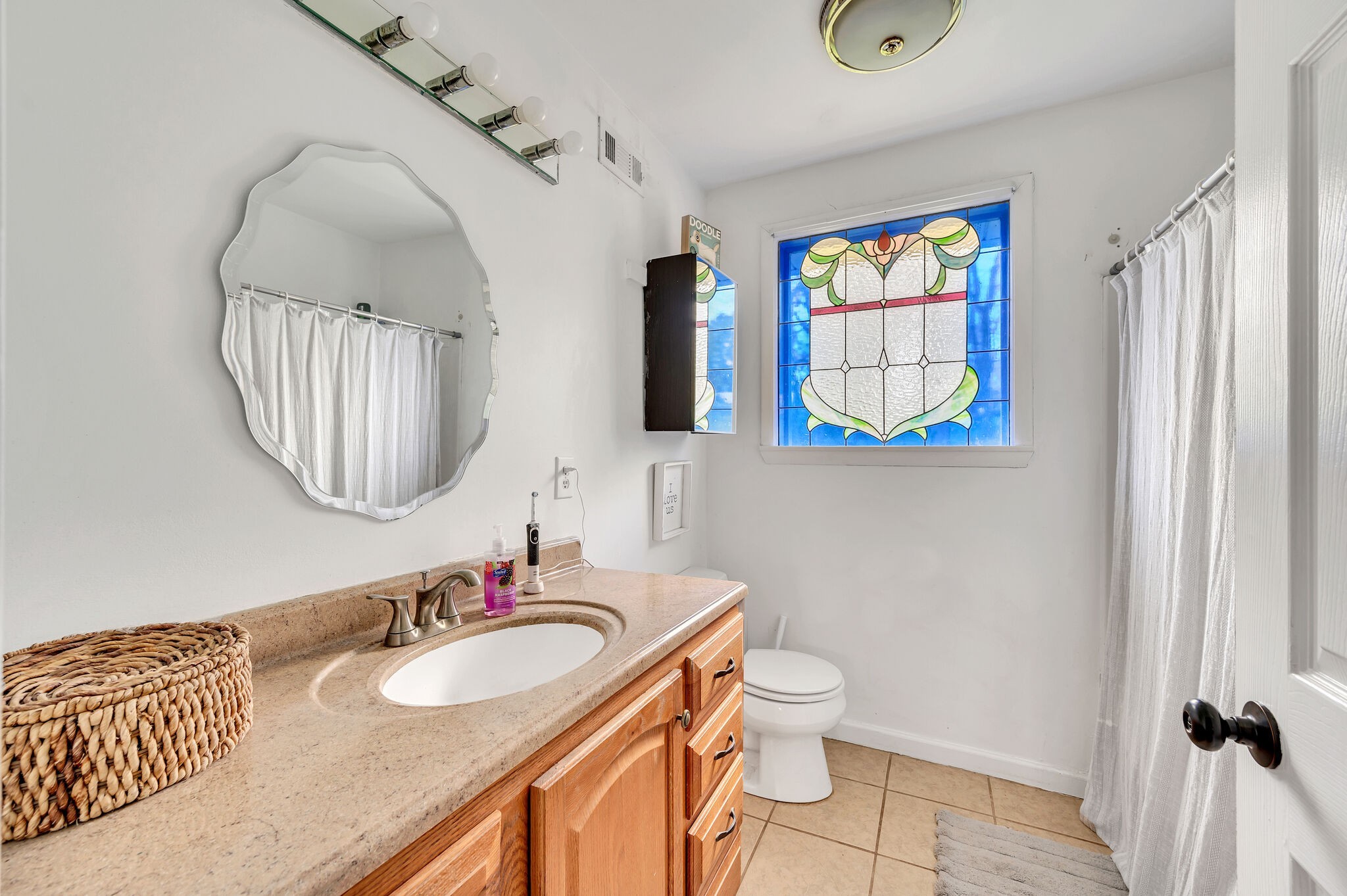 Nashville, Tennessee 37207, United States, 3 Bedrooms Bedrooms, ,2 BathroomsBathrooms,Residential,Pending,94717