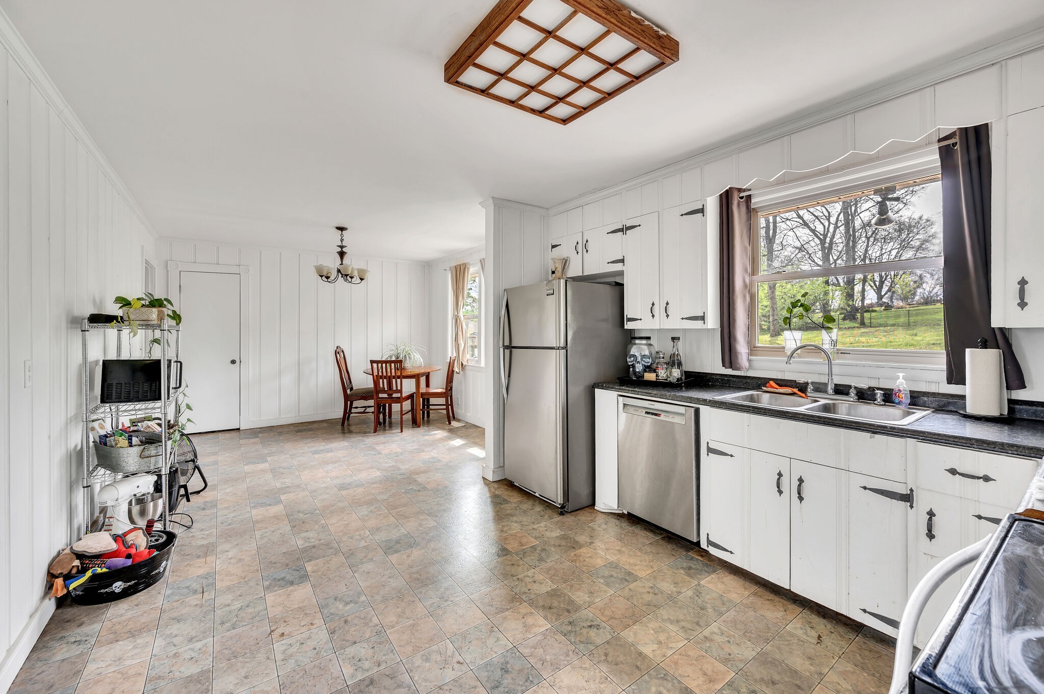 Nashville, Tennessee 37207, United States, 3 Bedrooms Bedrooms, ,2 BathroomsBathrooms,Residential,Pending,94717